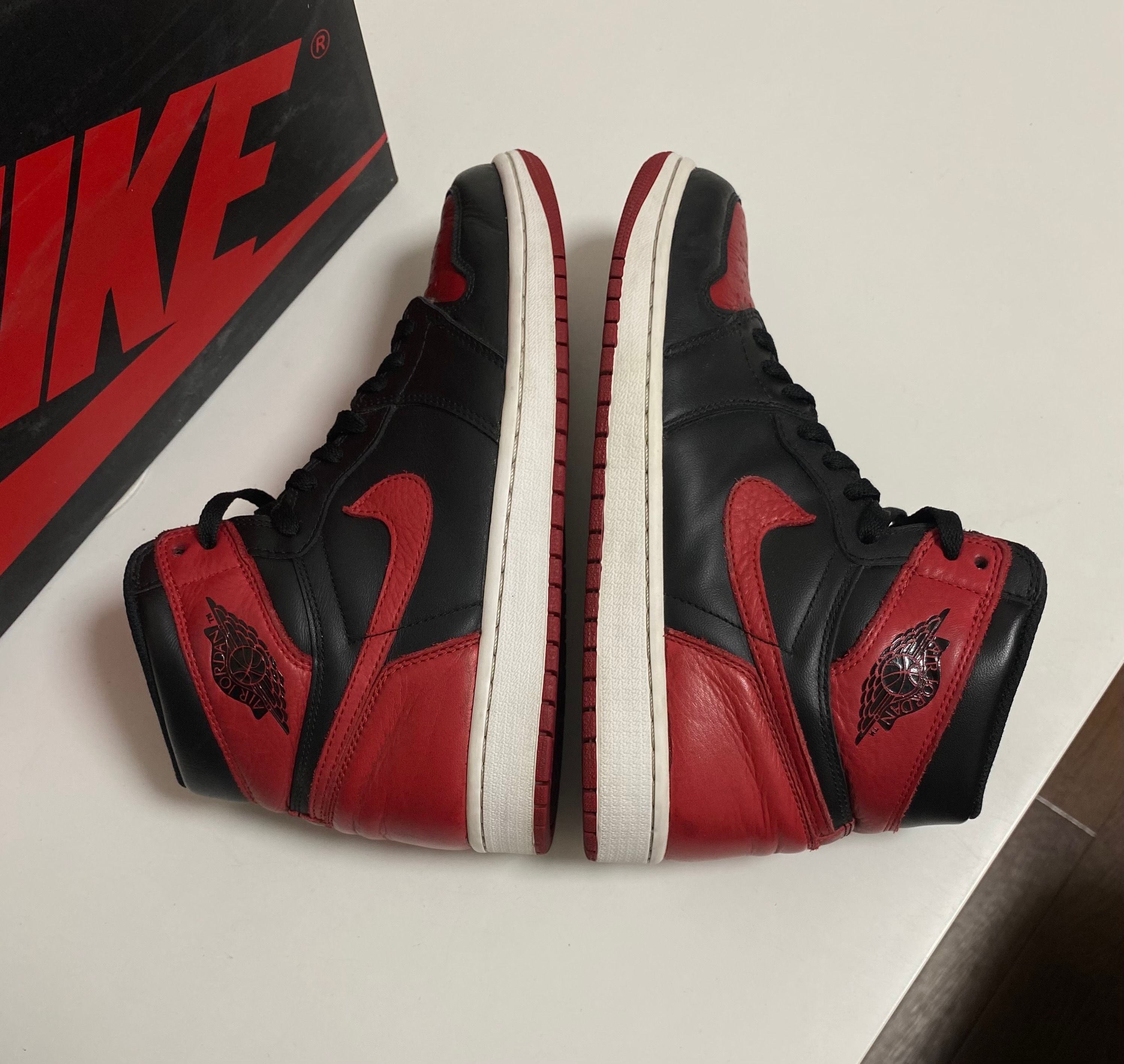 Nike Air Jordan 1 Retro High OG "Bred/Banned" (2016)