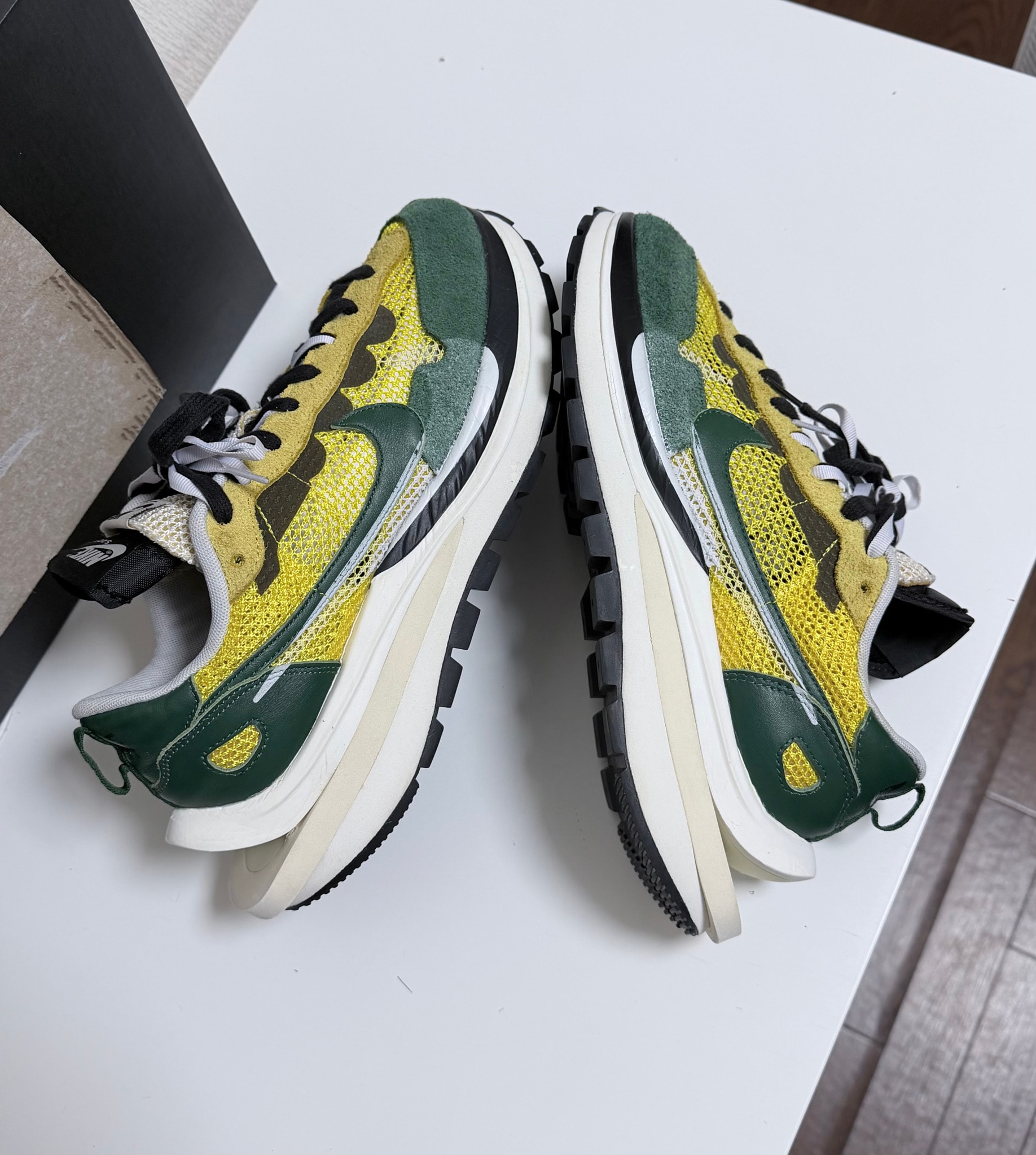 sacai × Nike Vapor Waffle "Tour Yellow/Stadium Green-Sail"