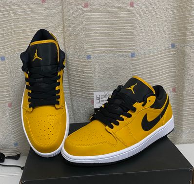 NIKE AIR JORDAN 1 LOW "UNIVERSITY GOLD"