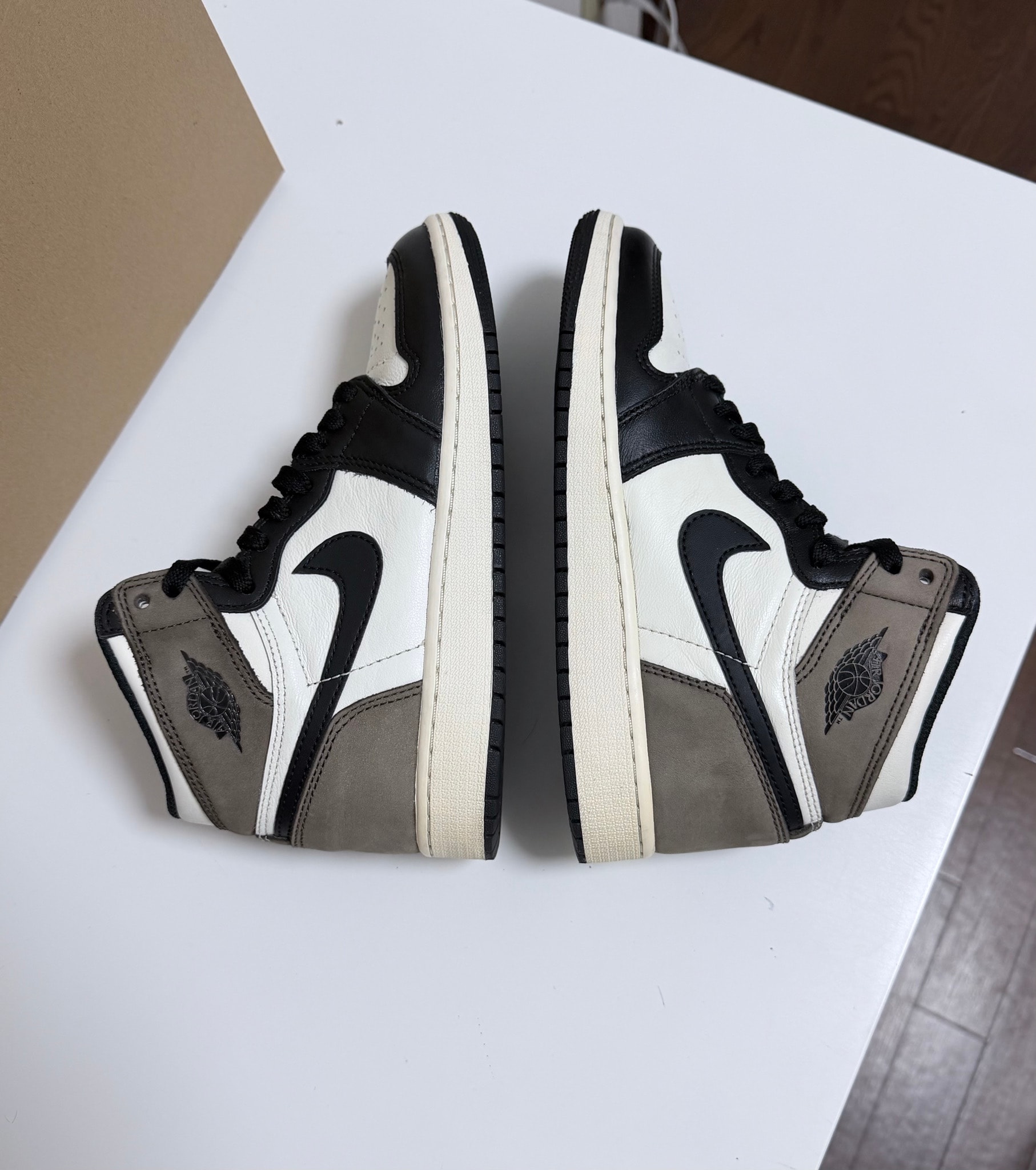 Nike GS Air Jordan 1 High OG "Sail/Dark Mocha/Black"