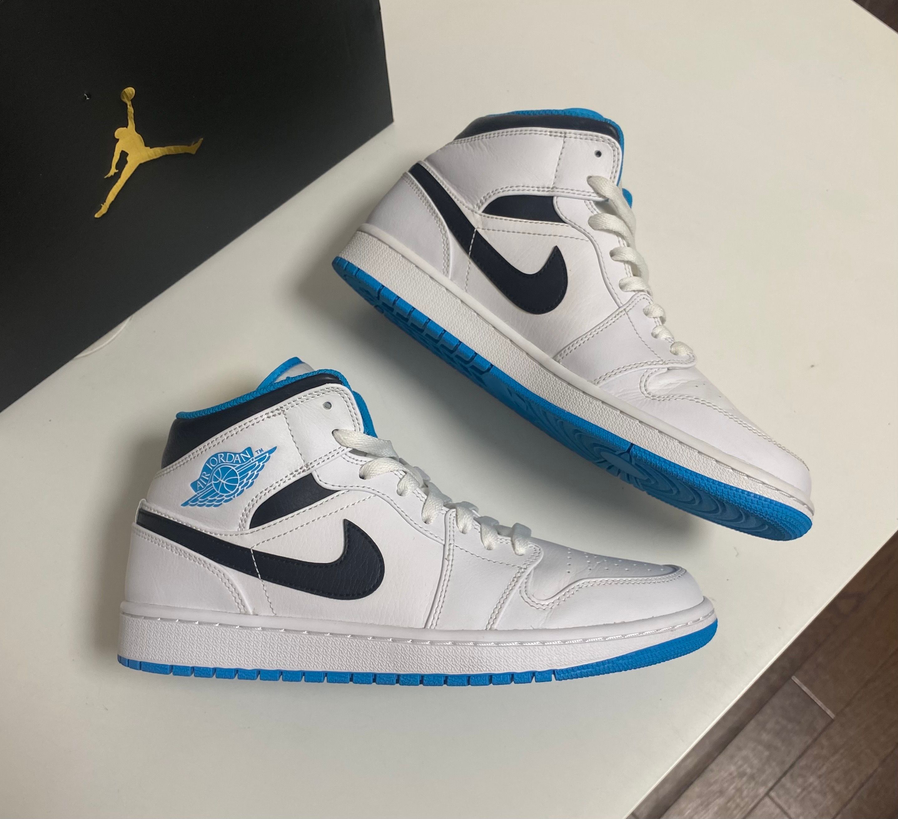 Nike Air Jordan 1 Mid "White/Laser blue"