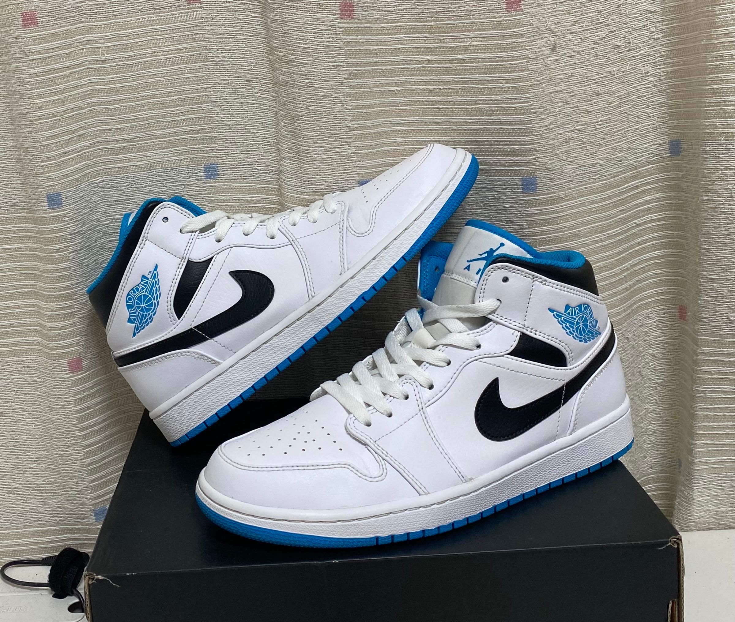 Nike Air Jordan 1 Mid "White/Laser blue"