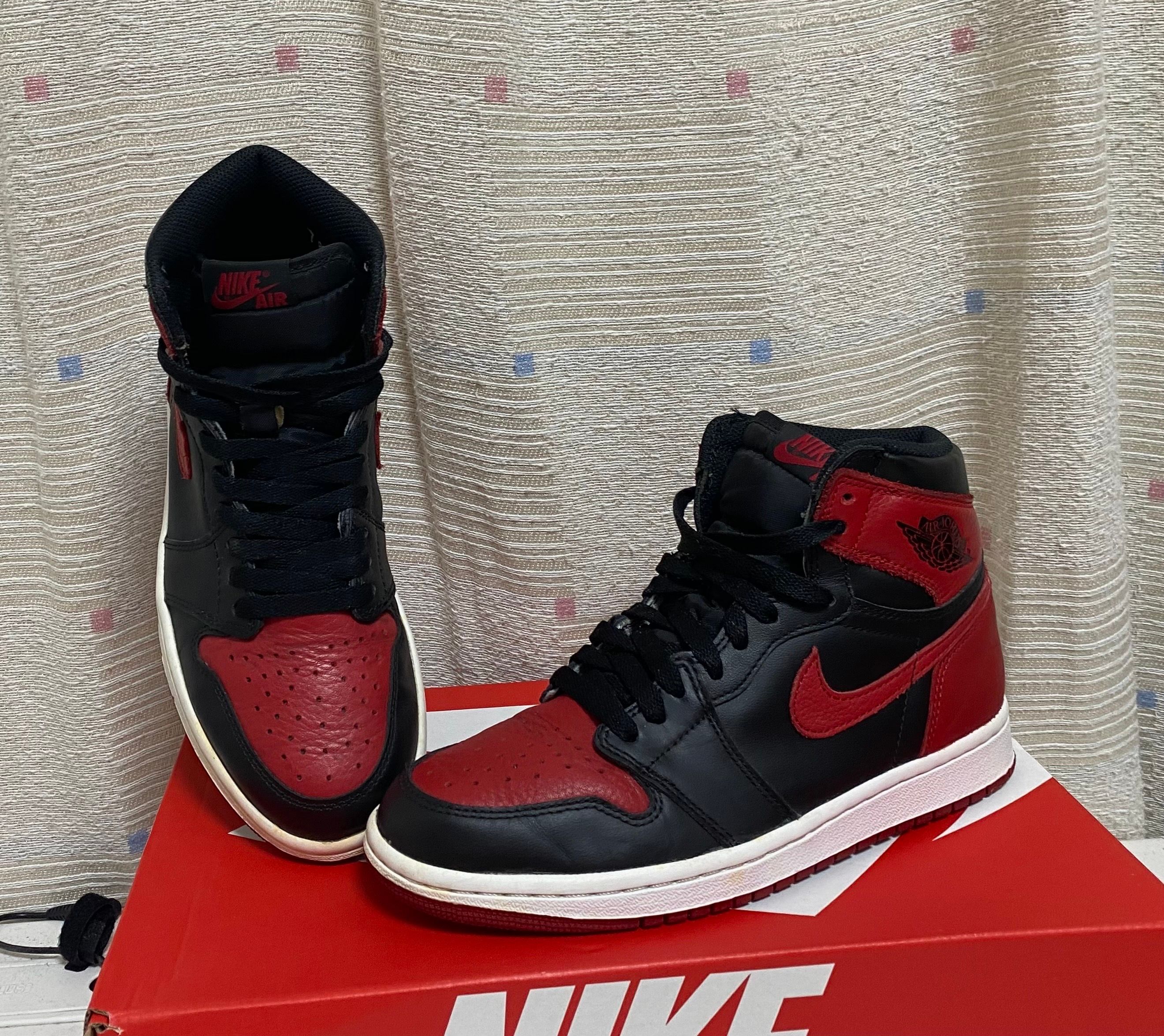 Nike Air Jordan 1 Retro High OG "Bred/Banned" (2016)