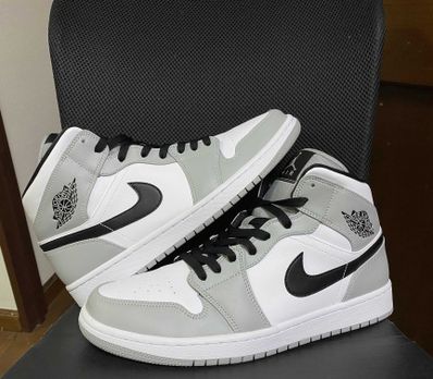 Nike Air Jordan 1 Mid "Light Smoke Grey/White/Black"