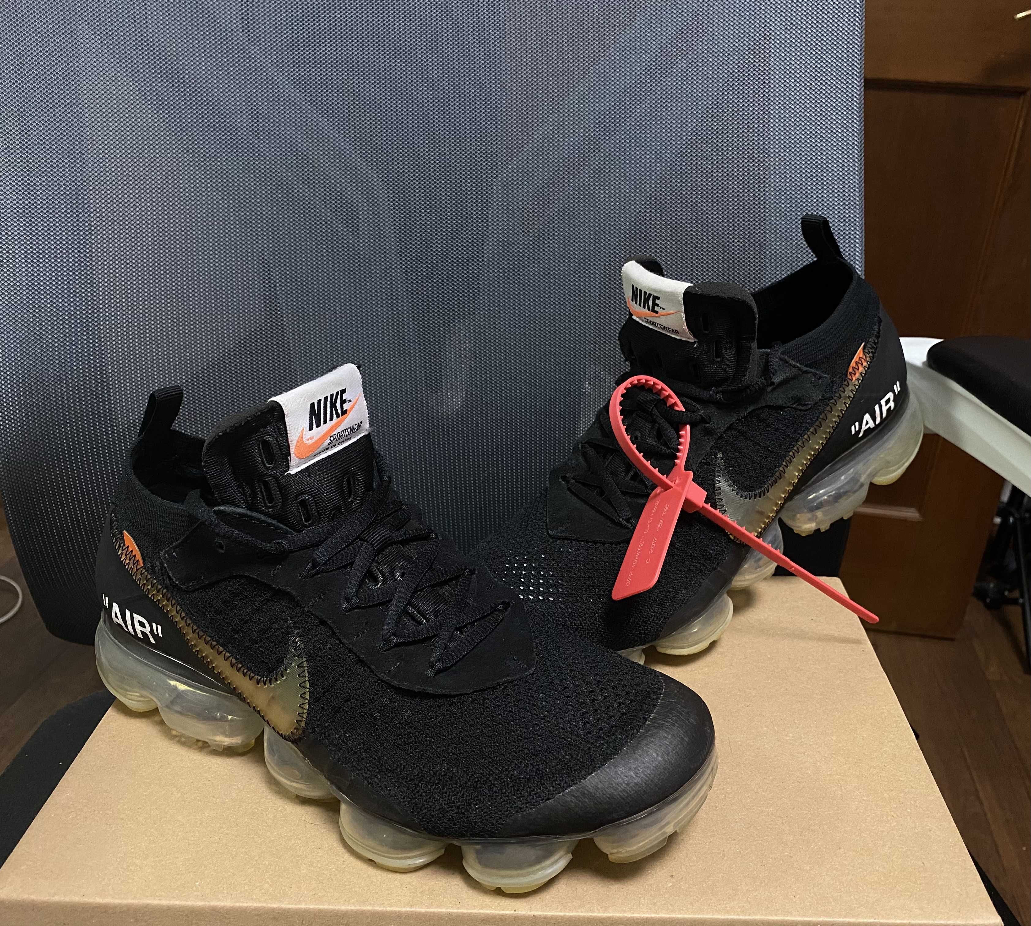 Off-White × Nike Air Vapormax "Black/Total Orange/Clear"