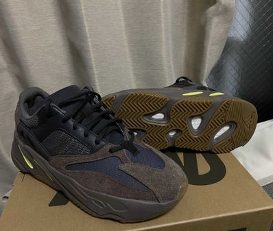 YEEZY BOOST 700 WAVE RUNNER DARK GREY