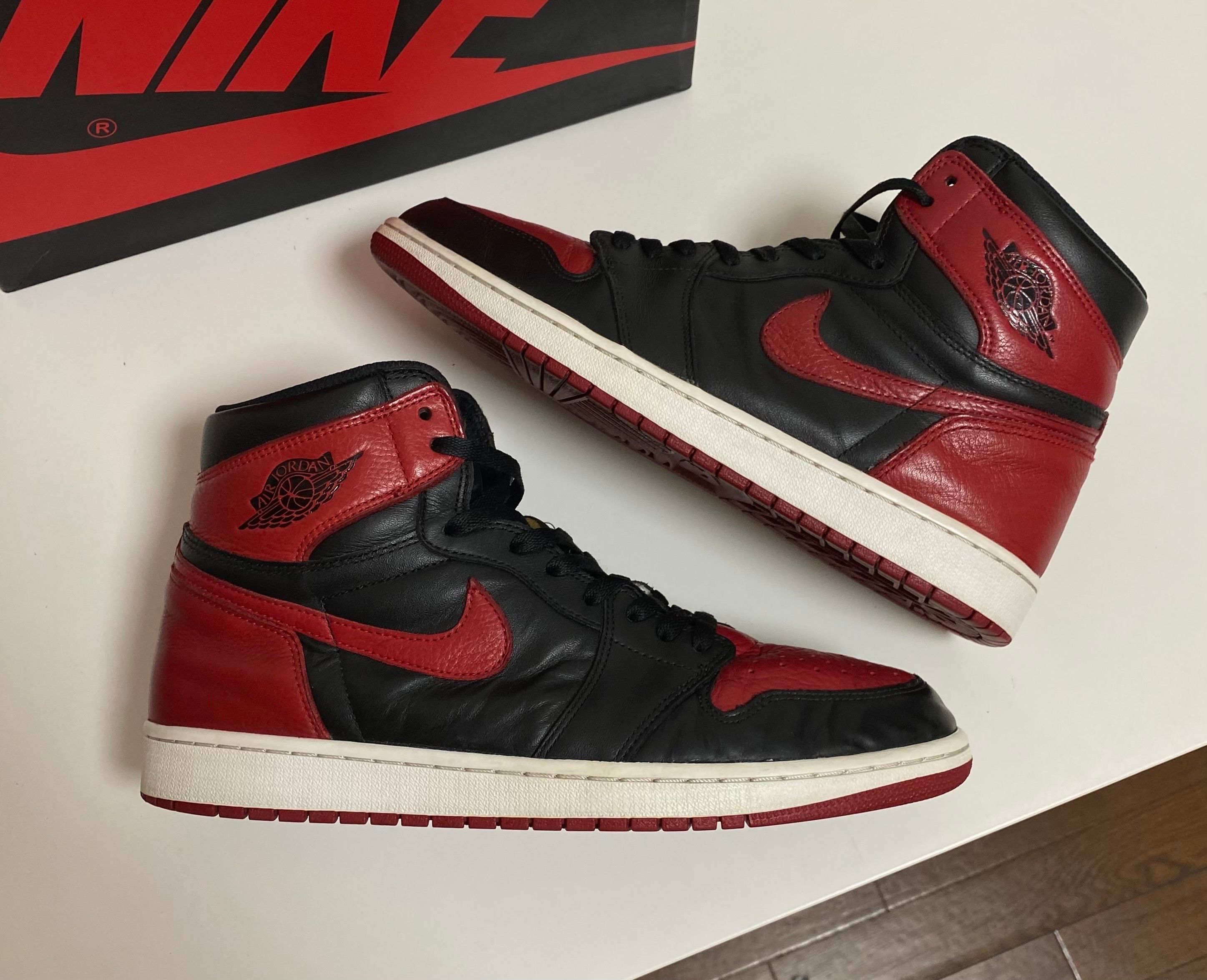 Nike Air Jordan 1 Retro High OG "Bred/Banned" (2016)