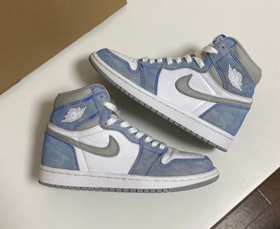 Nike Air Jordan 1 High OG "Hyper Royal"