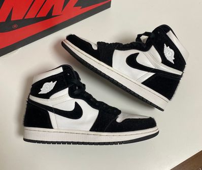 Nike Women's Air Jordan 1 Retro High OG "Black/White"