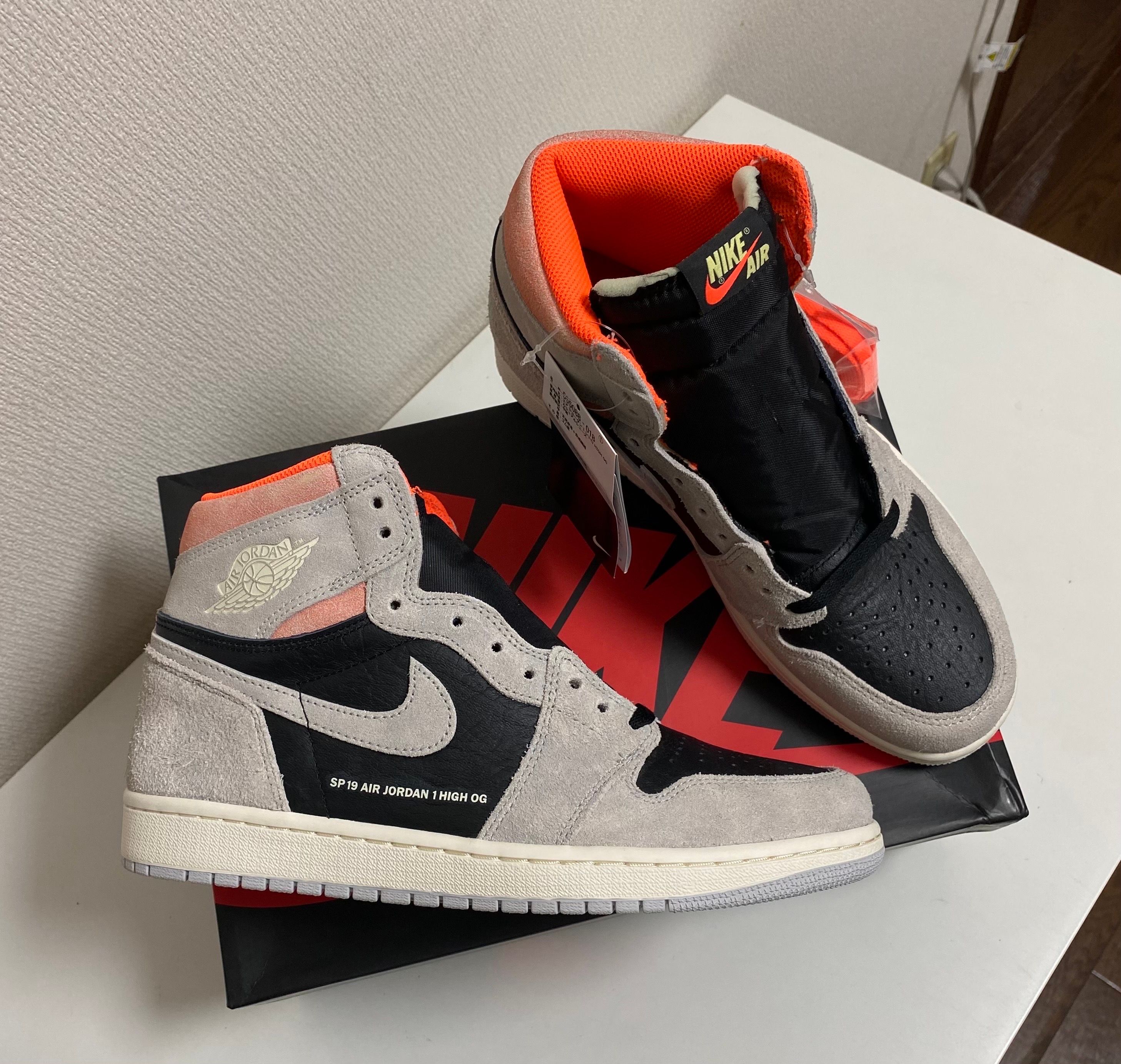 Nike Air Jordan 1 RETRO High OG "Hyper Crimson"