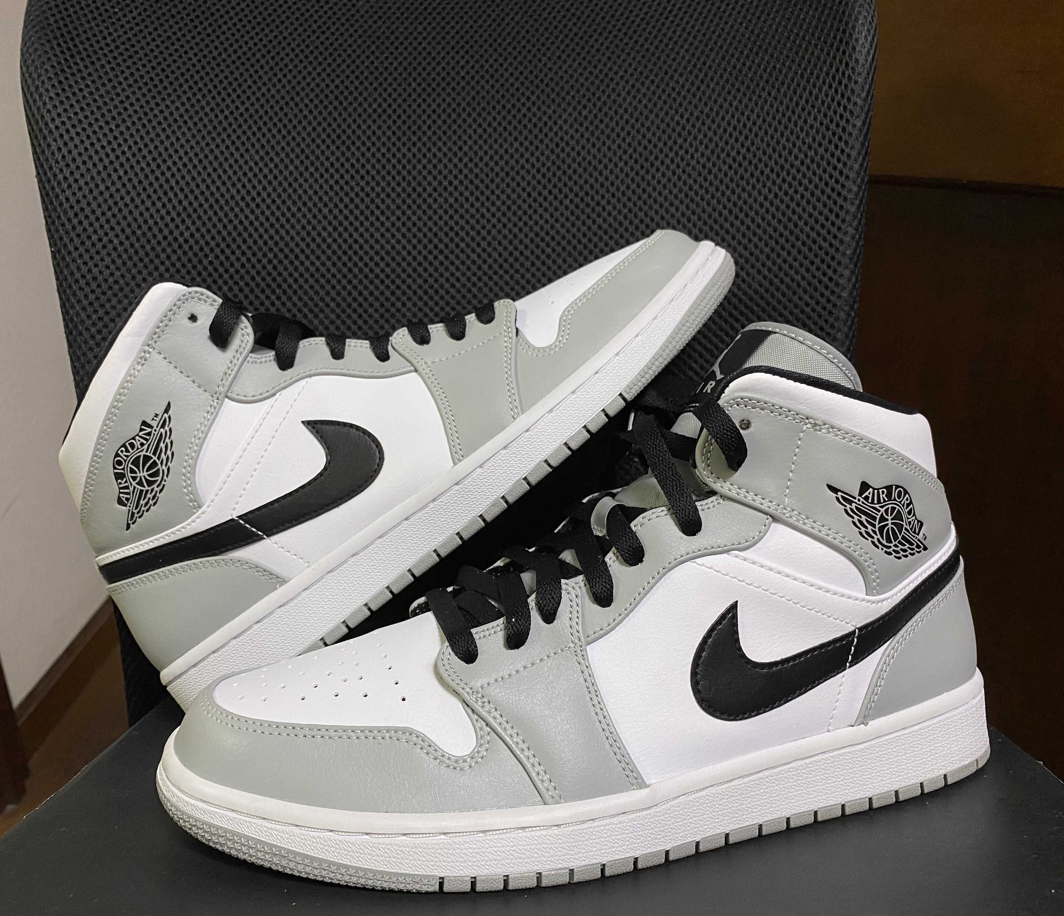 Nike Air Jordan 1 Mid "Light Smoke Grey/White/Black"
