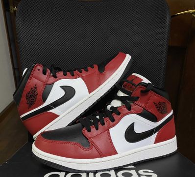 Nike Air Jordan 1 Mid "Chicago Black Toe"