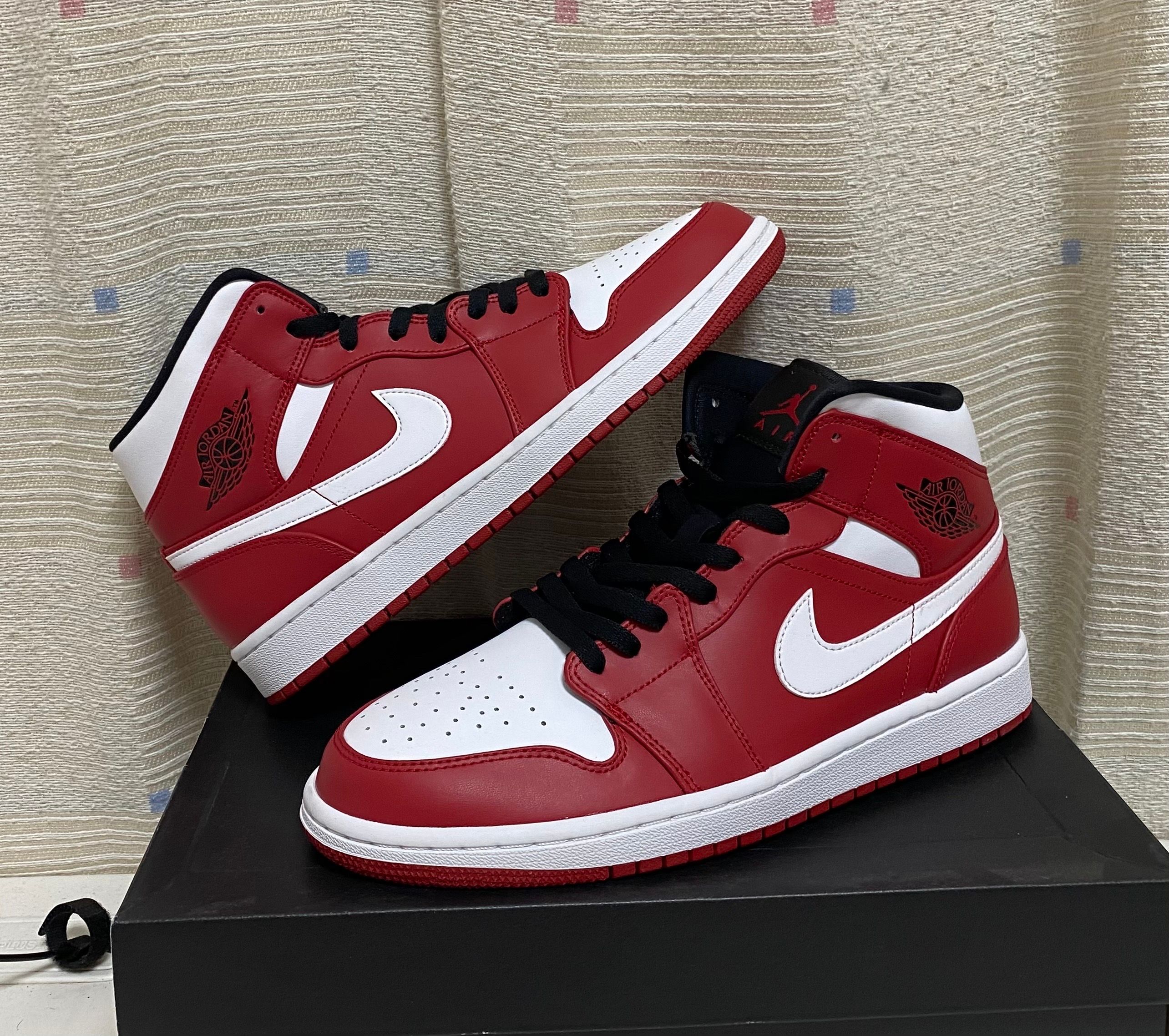 NIKE AIR JORDAN 1 MID CHICAGO
