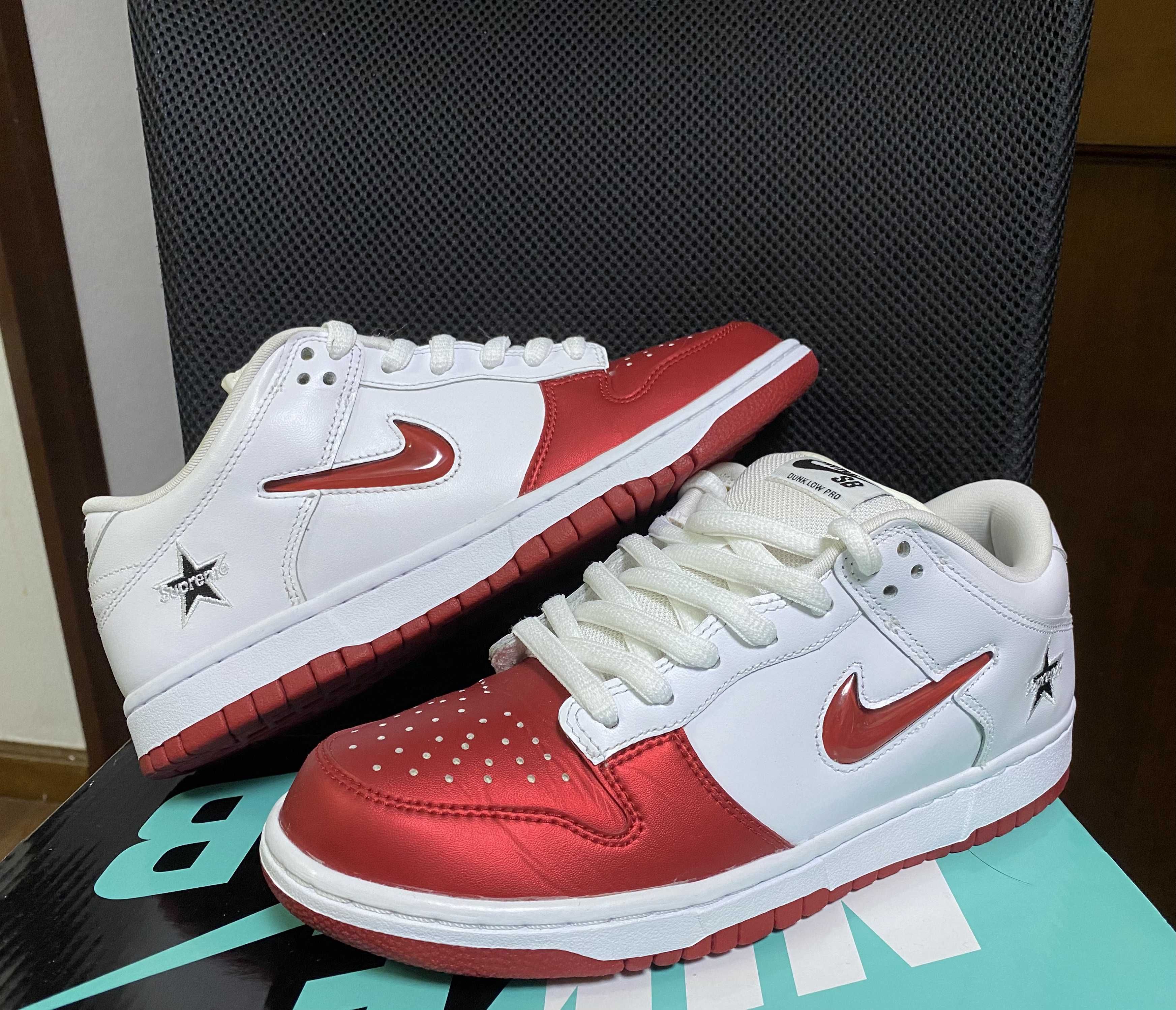 Supreme × Nike Dunk Low "Varsity Red/White"