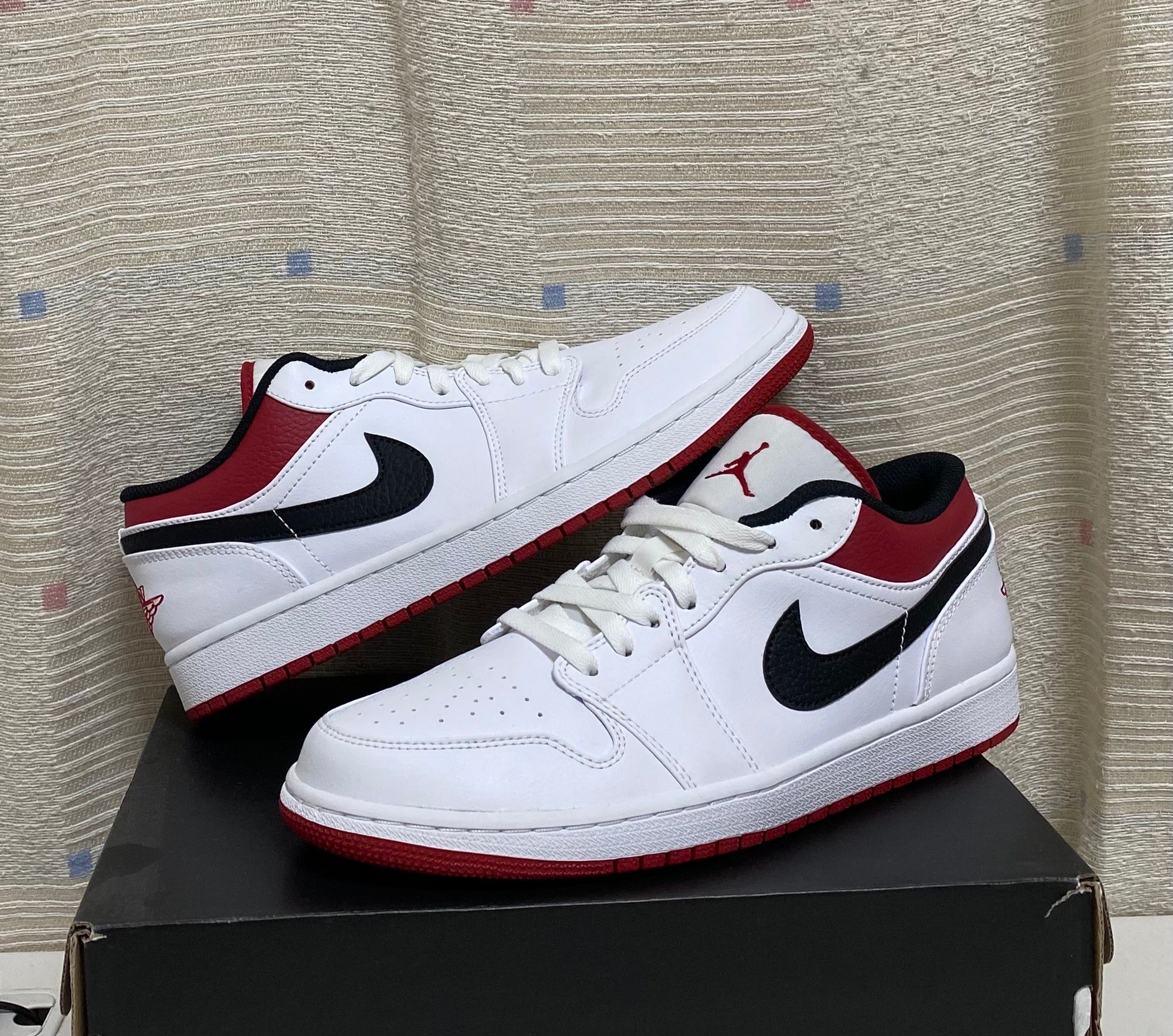 NIKE AIR JORDAN 1 LOW "WHITE/UNIVERSITY RED/BLACK"