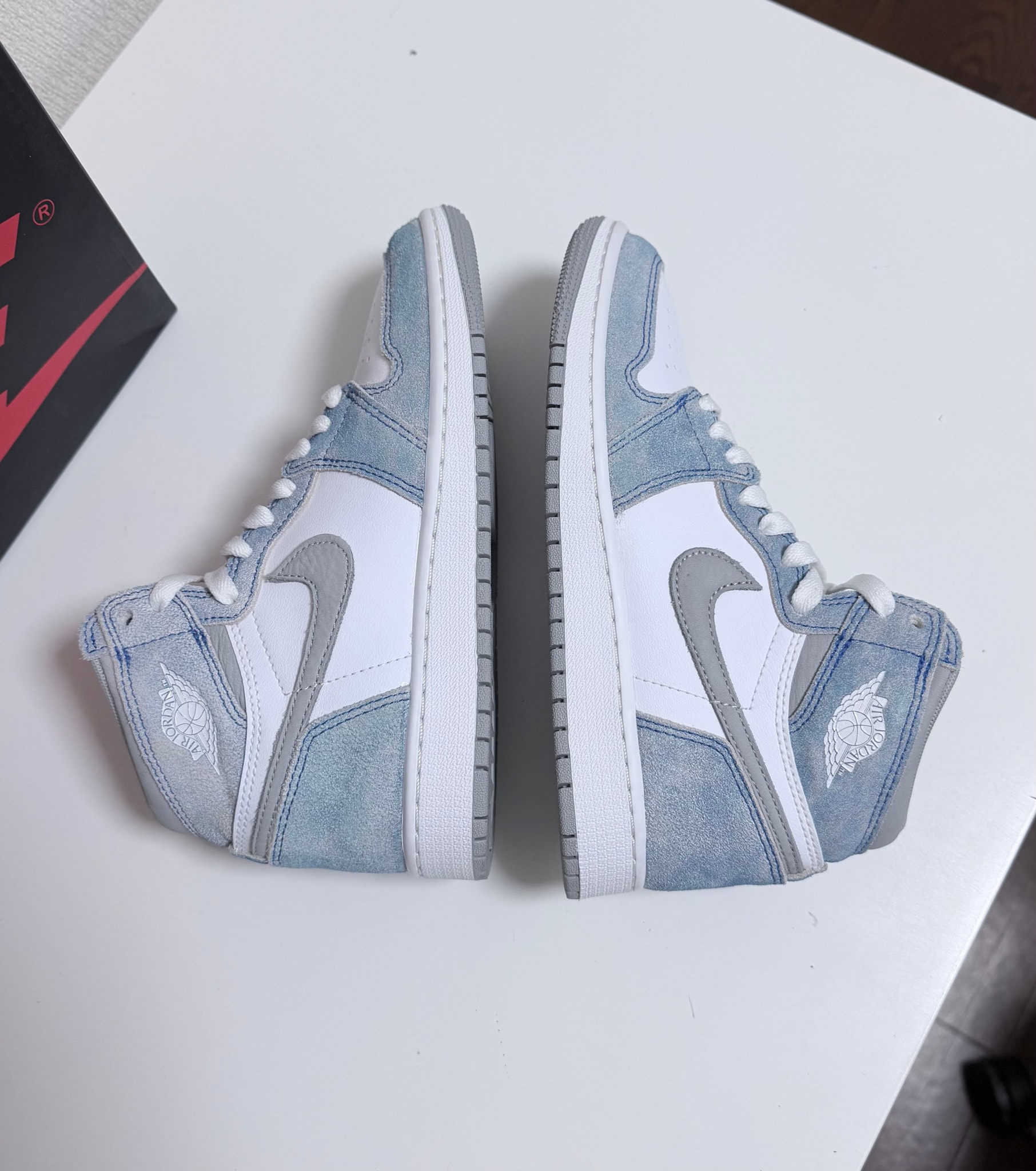 Nike GS Air Jordan 1 High OG "Hyper Royal"