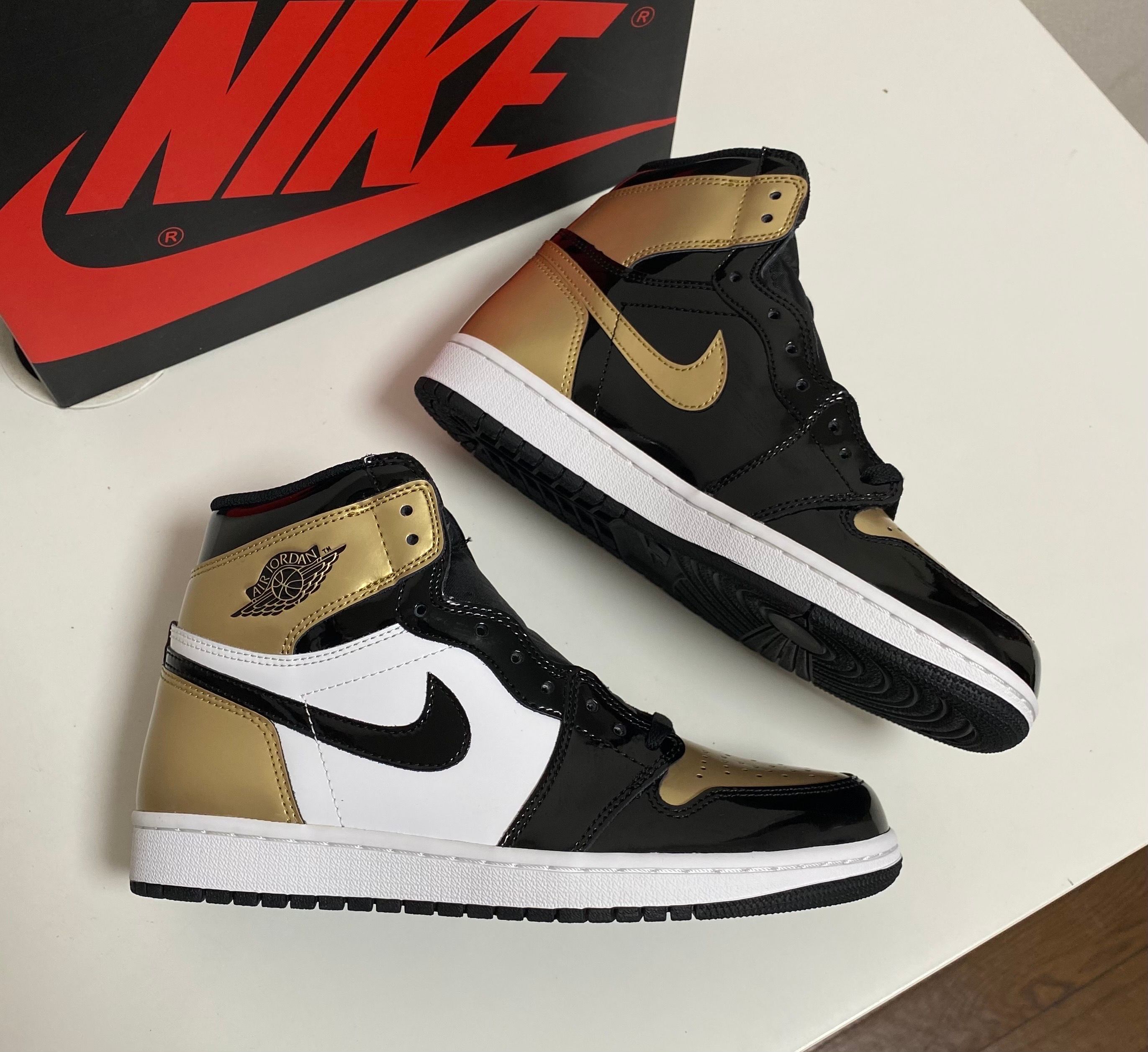Nike Air Jordan 1 Retro High OG NRG "Gold Toe"