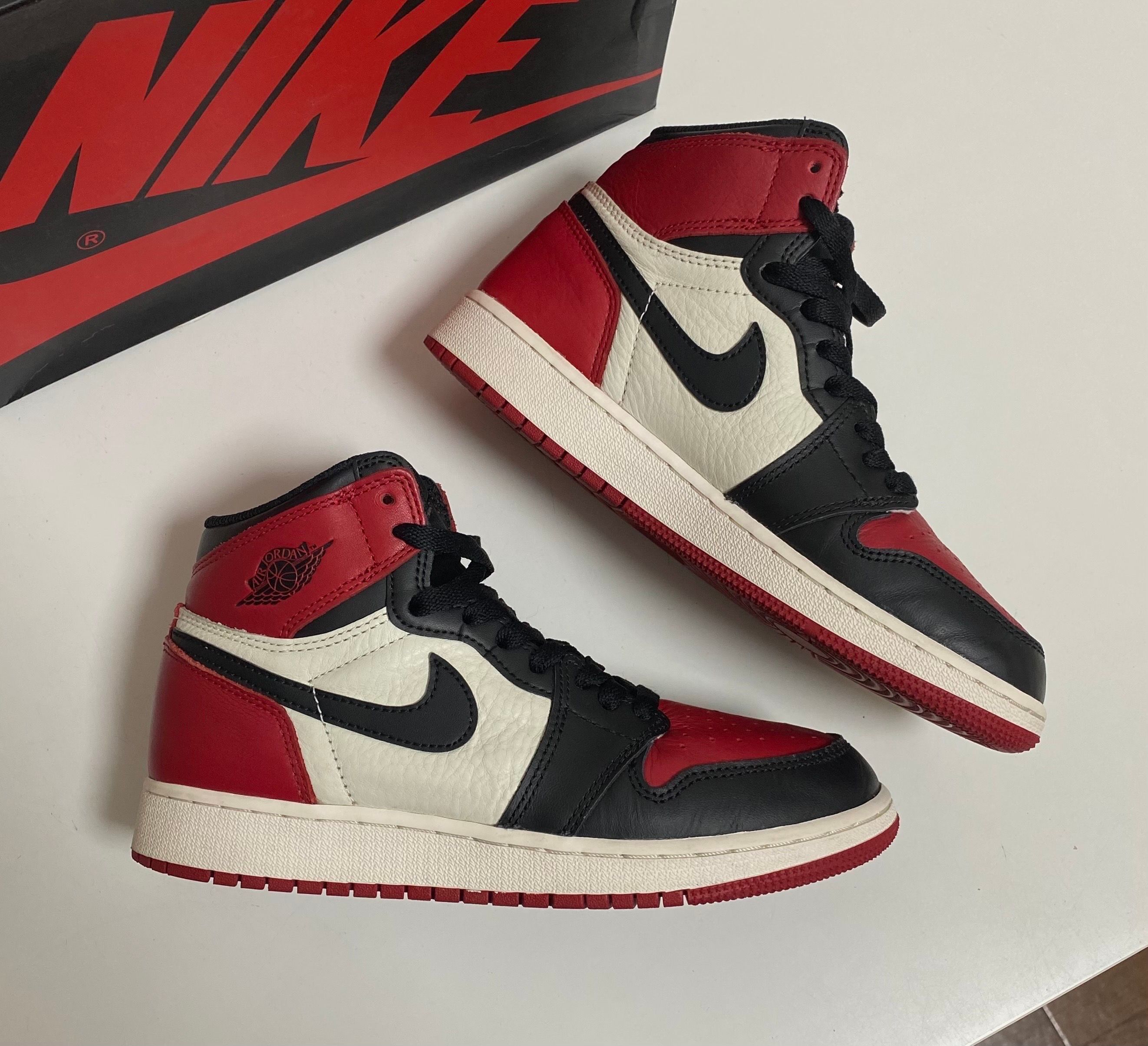 Nike GS Air Jordan 1 Retro High "Bred Toe"