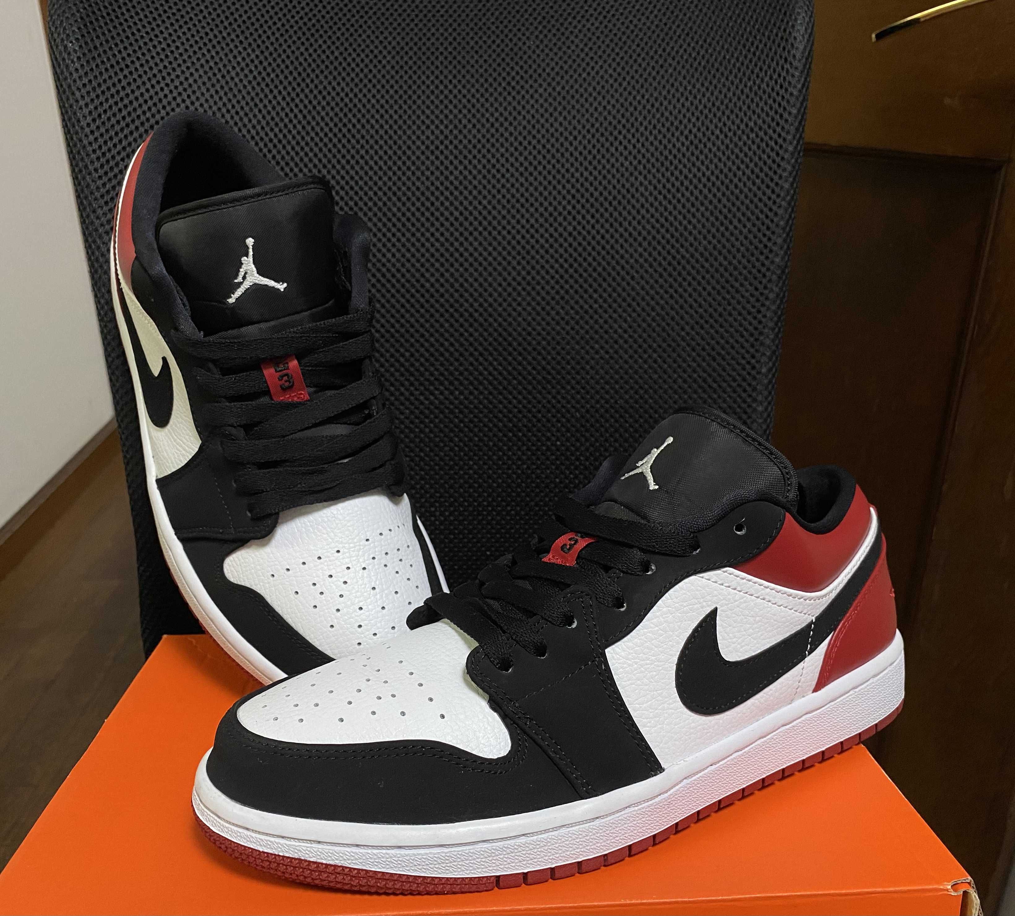 Nike Air Jordan 1 Low "Black Toe"