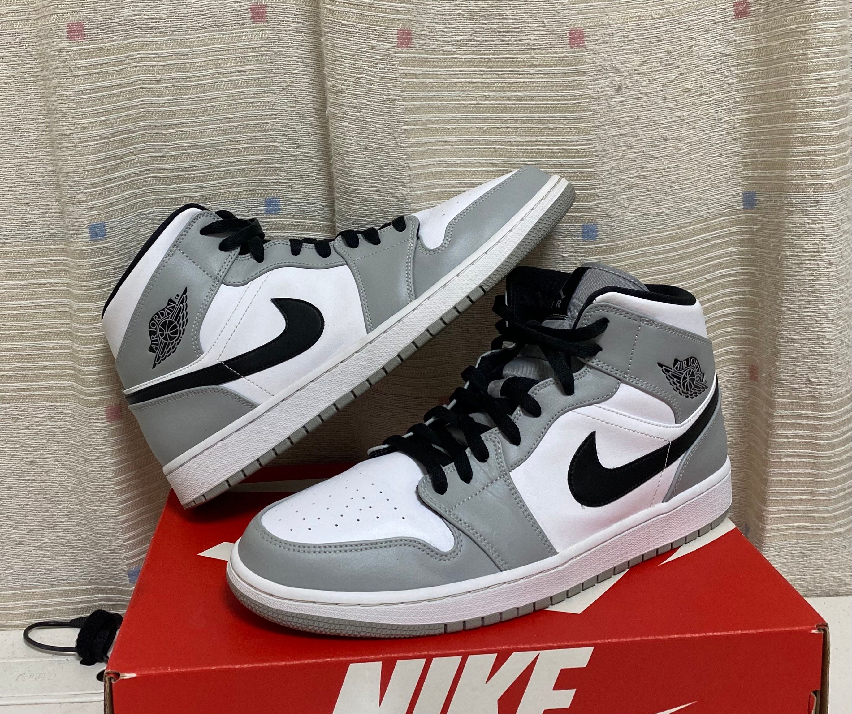 Nike Air Jordan 1 Mid "Light Smoke Grey/White/Black"