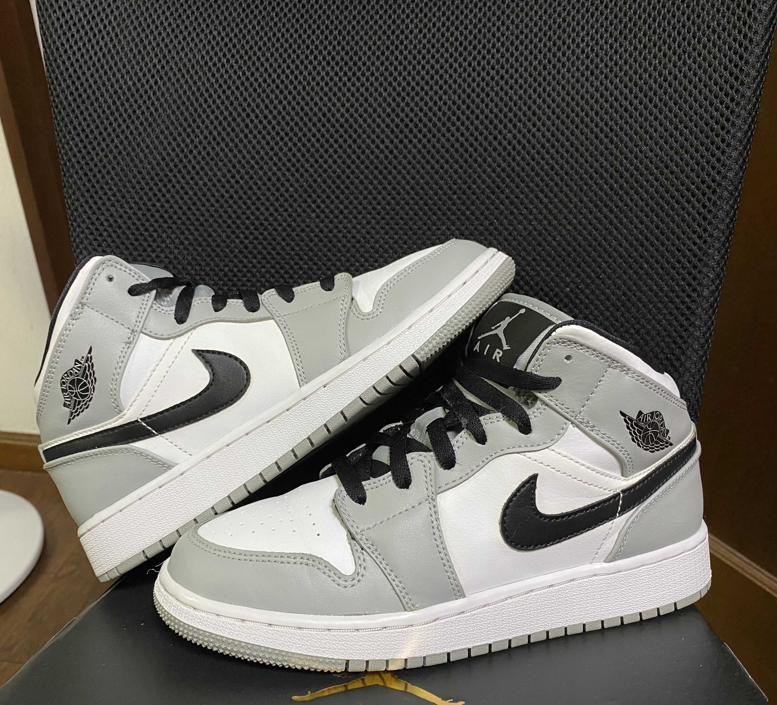 Nike GS Air Jordan 1 Mid "Light Smoke Grey/Black/White"