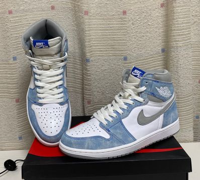 Nike Air Jordan 1 High OG "Hyper Royal"