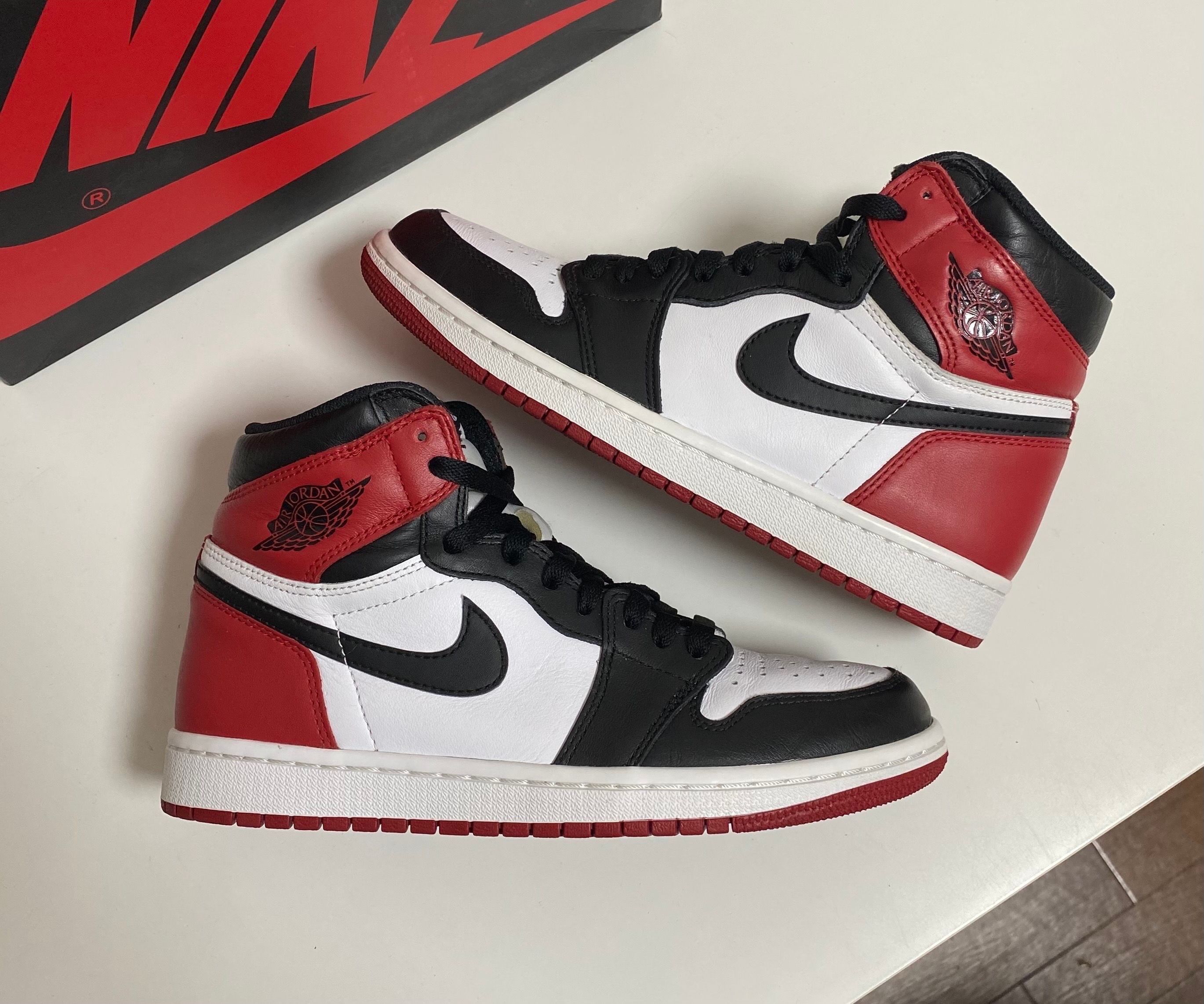 Nike Air Jordan 1 Retro High OG "Black Toe"