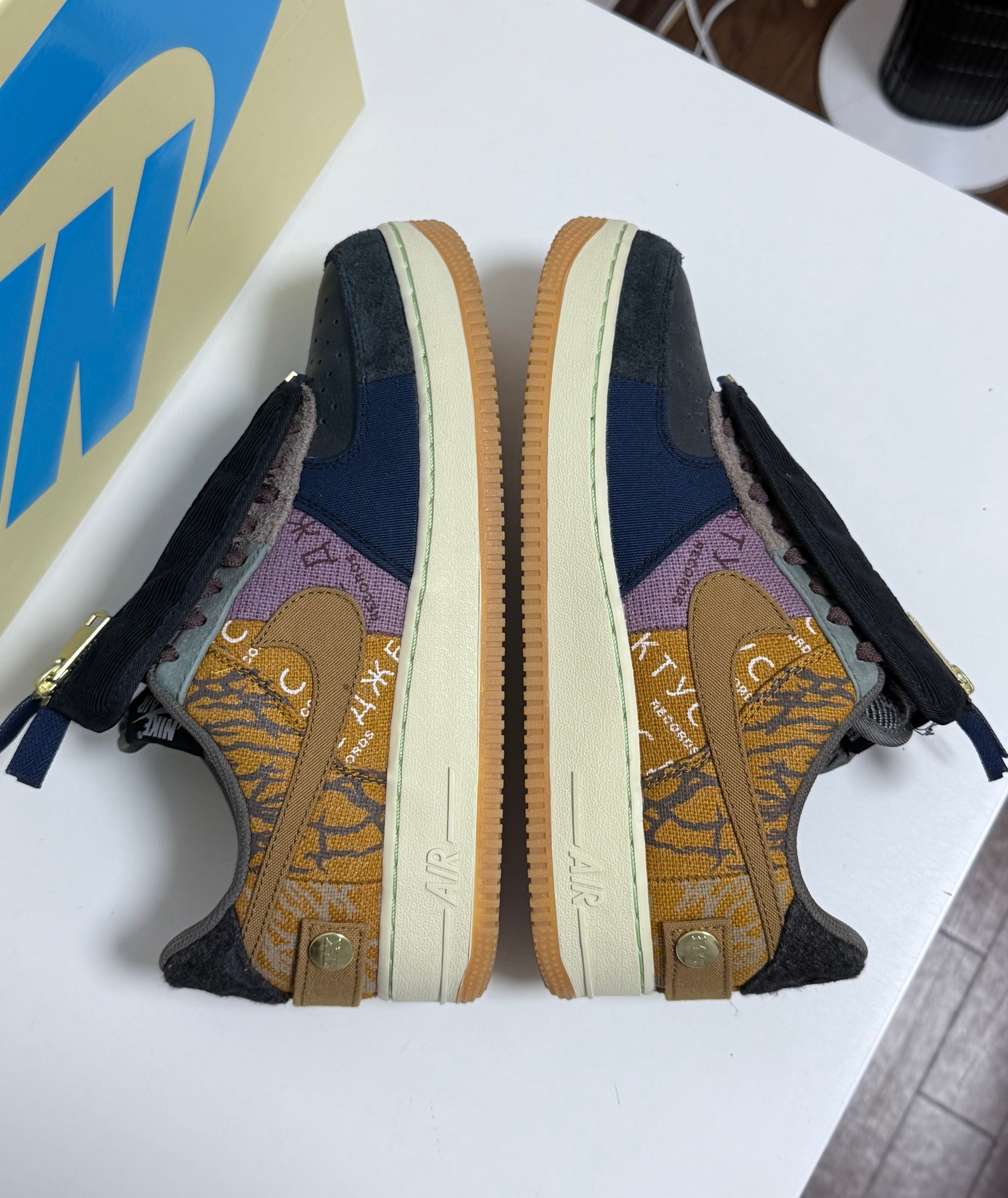 トラヴィススコット × ナイキ エアフォース1 ロー カクタス ジャック