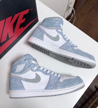 Nike Air Jordan 1 High OG "Hyper Royal"