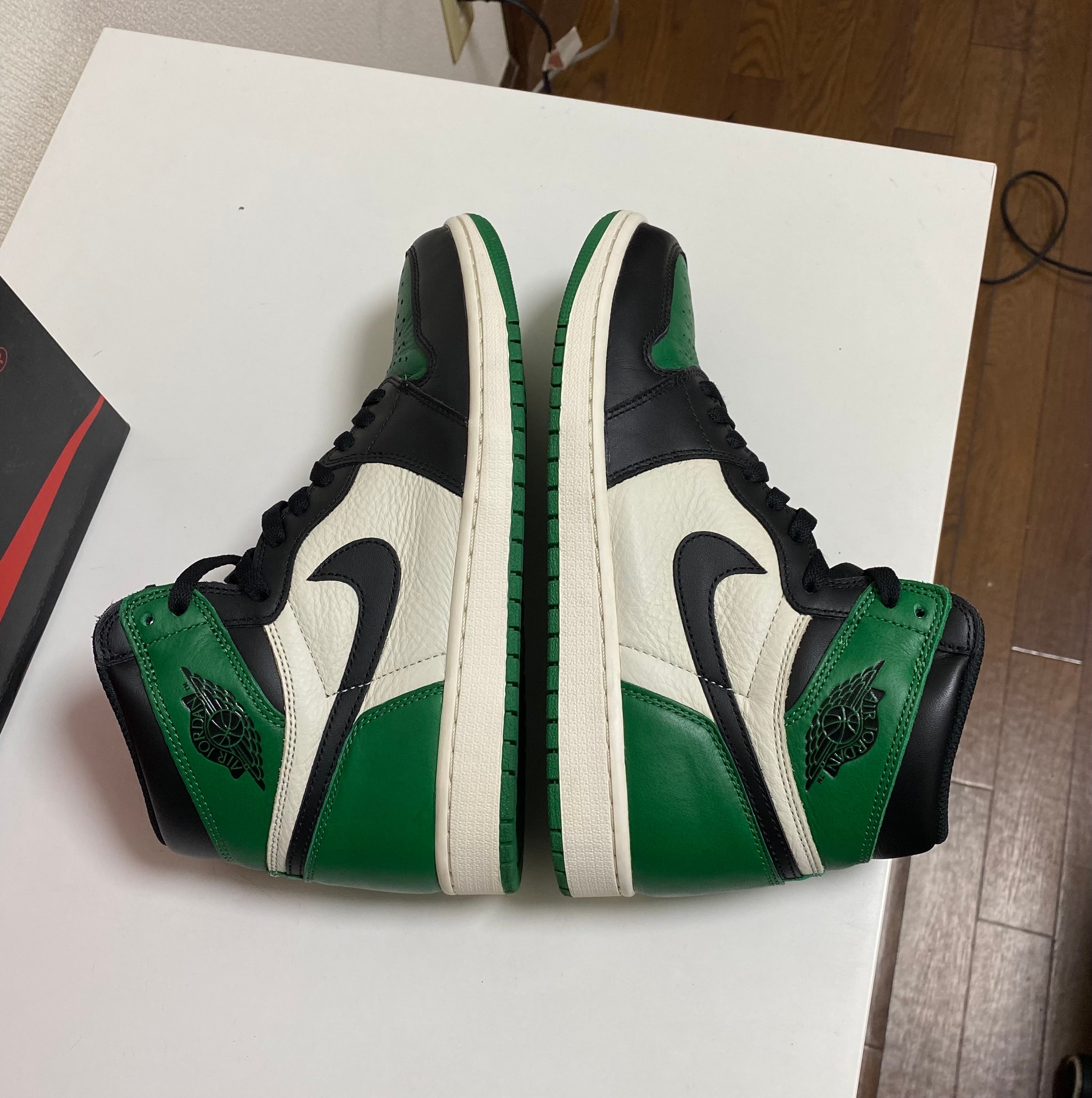 ナイキ エアジョーダン 1 レトロ ハイ OG "パイン グリーン"(2018)