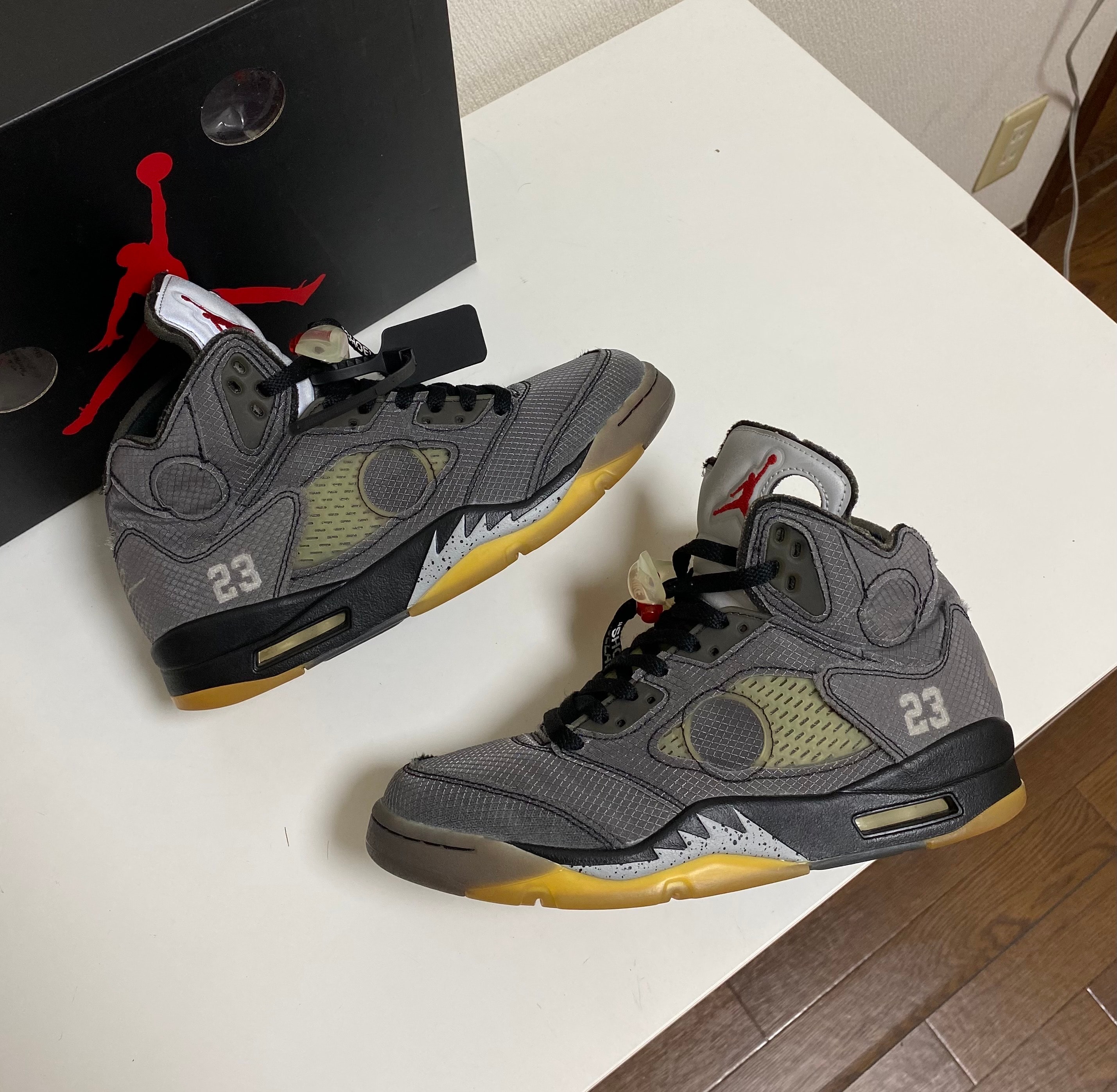 靴 aj5 ジョーダン エアジョーダン5 (JORDAN Air Jordan 5) の新作・中古通販