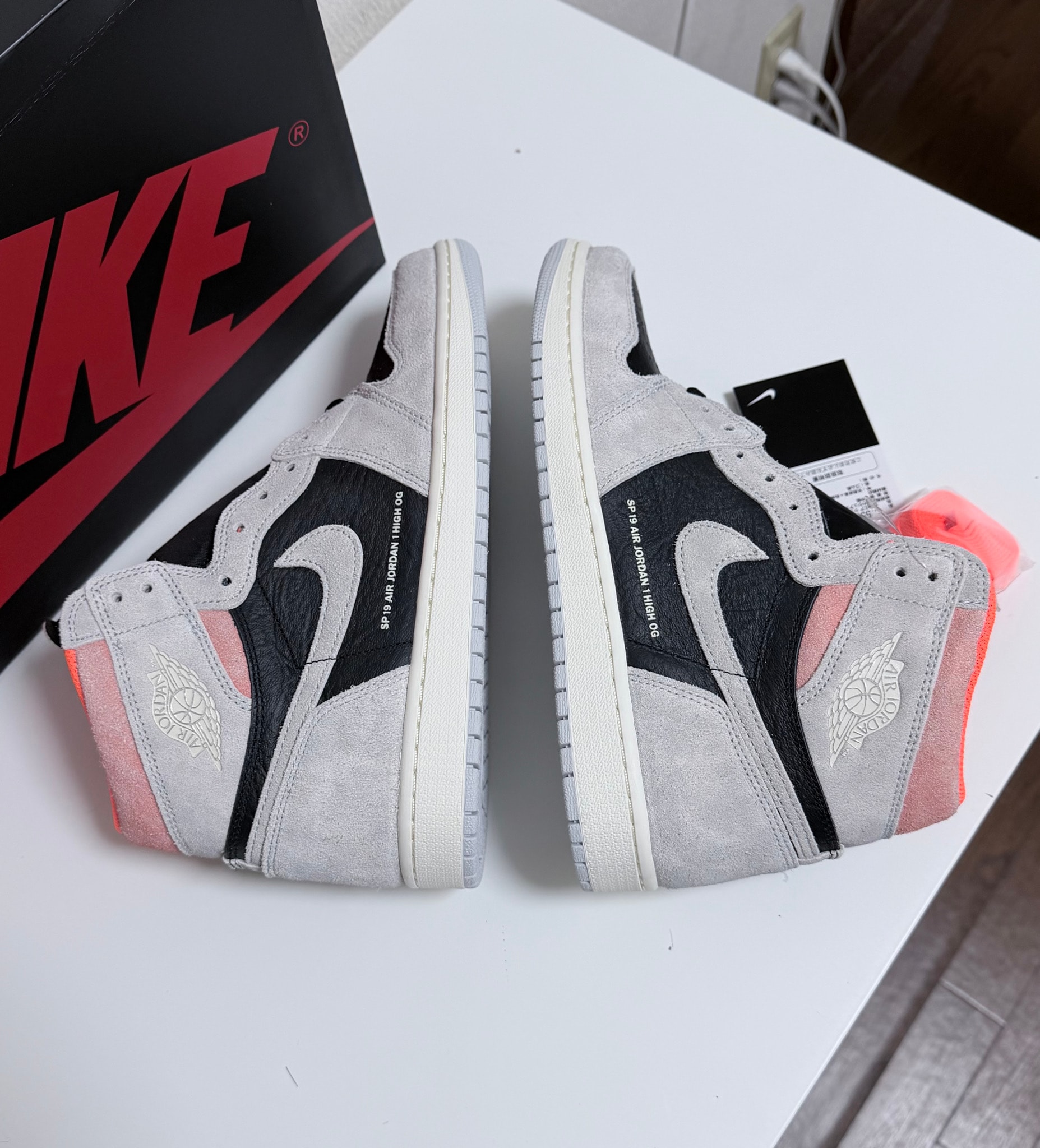Nike Air Jordan 1 Retro High OG "Hyper Crimson"