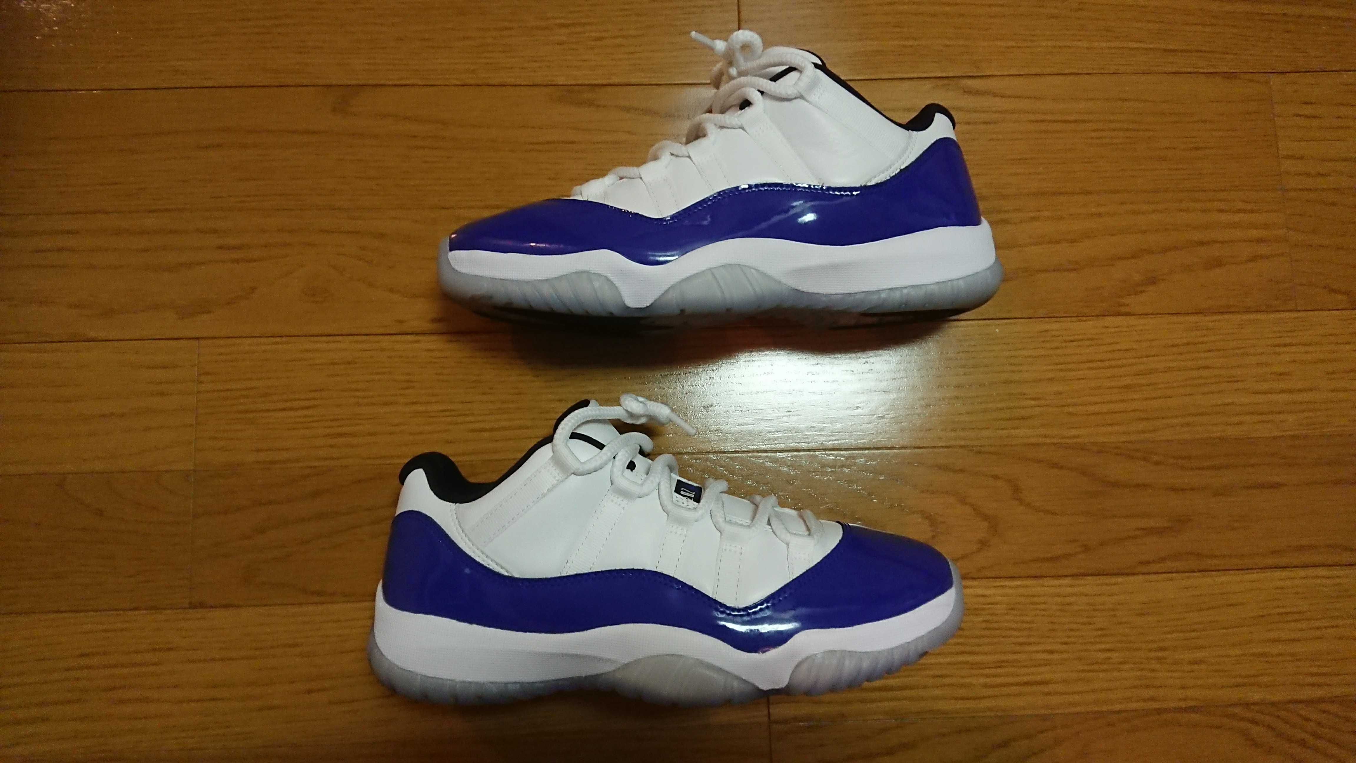 NIKE Women's AIR JORDAN 11 LOW "CONCORD SKETCH"