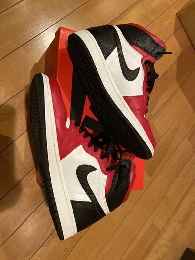 Nike Women's Air Jordan 1 High OG "Satin Red"