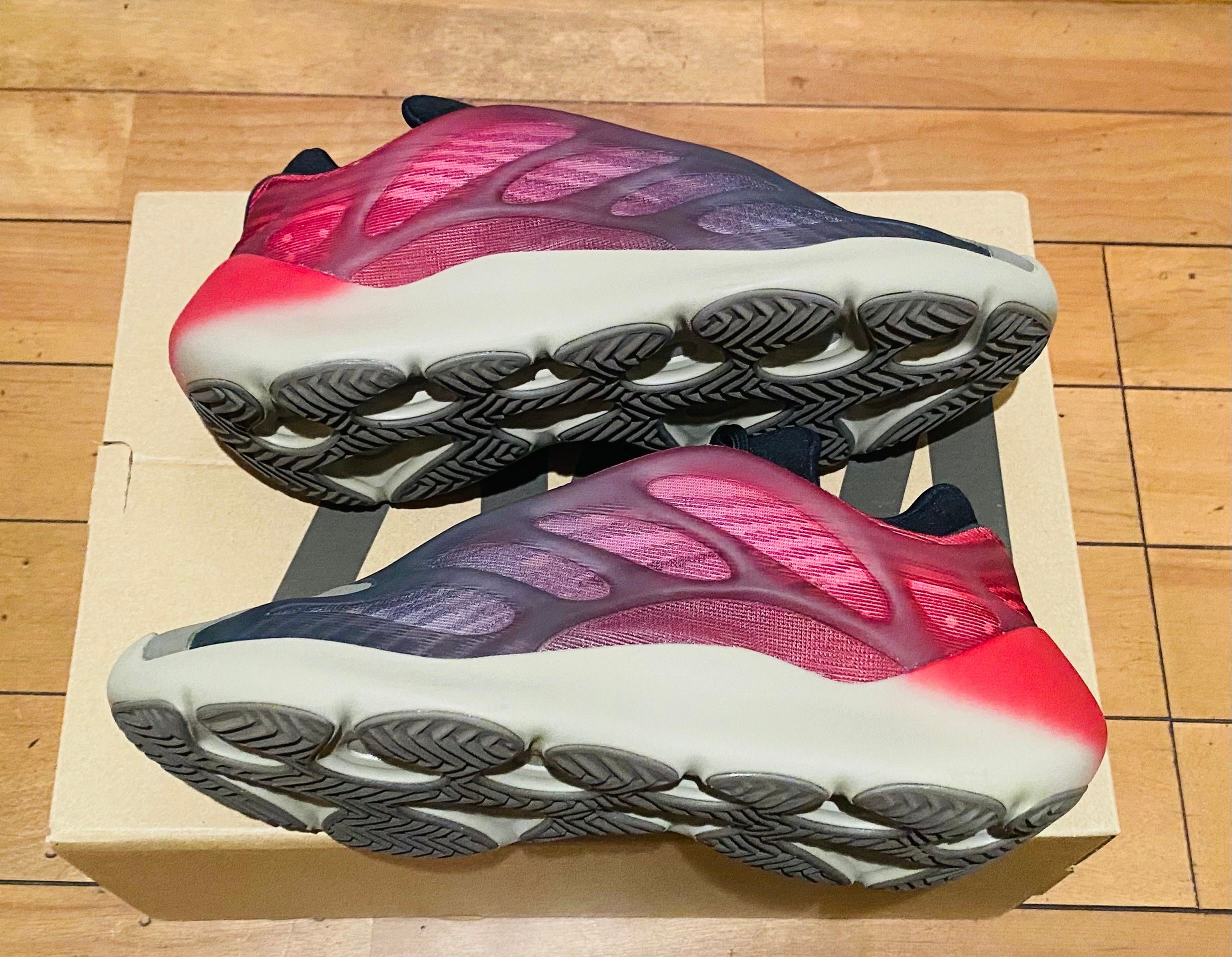 adidas Yeezy 700 V3 "Fade Carbon"