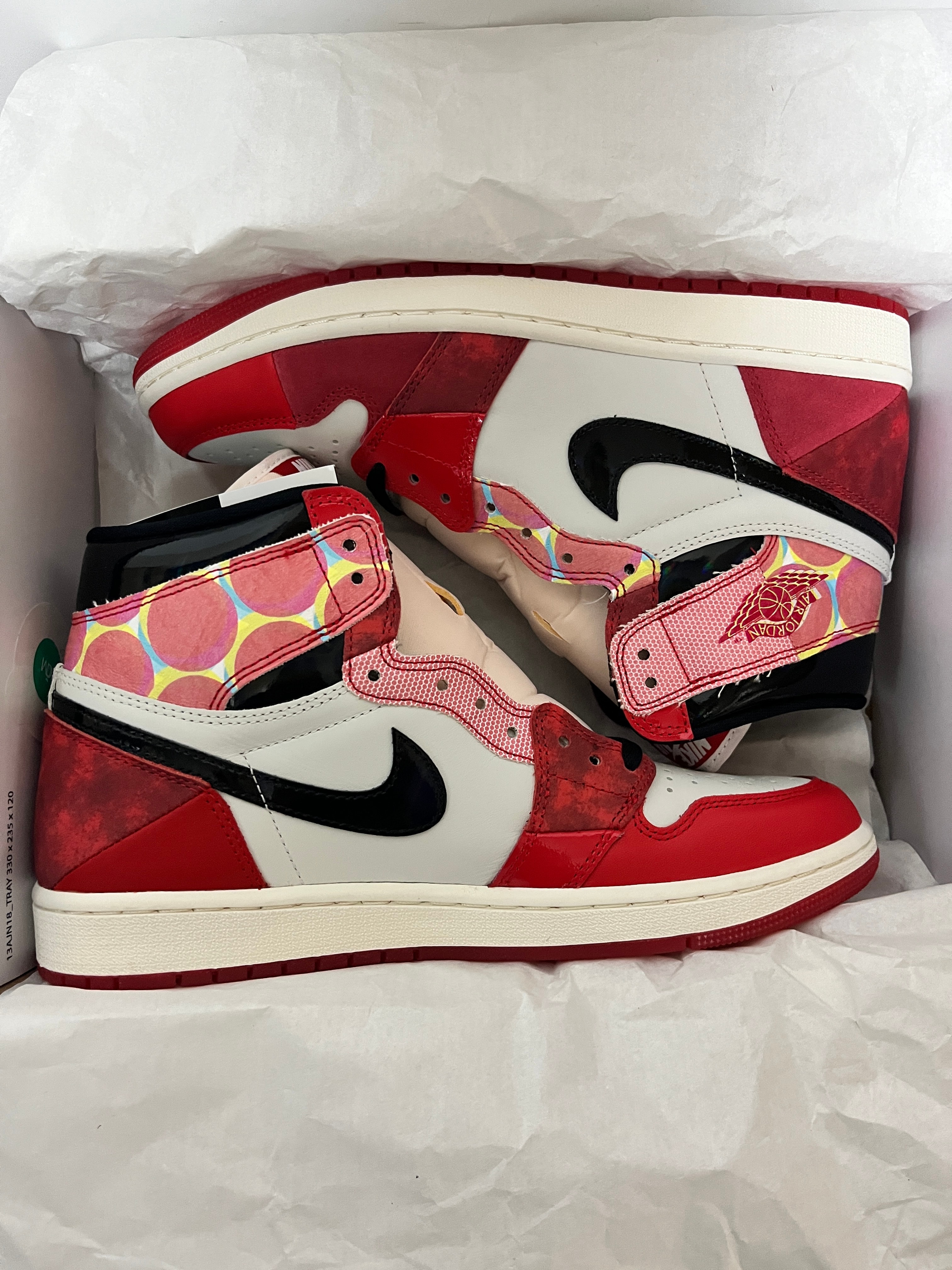 スパイダーマン × ナイキ エアジョーダン1 ハイ OG SP "ネクストチャプター/スパイダーマン: アクロス ザ スパイダーバース"