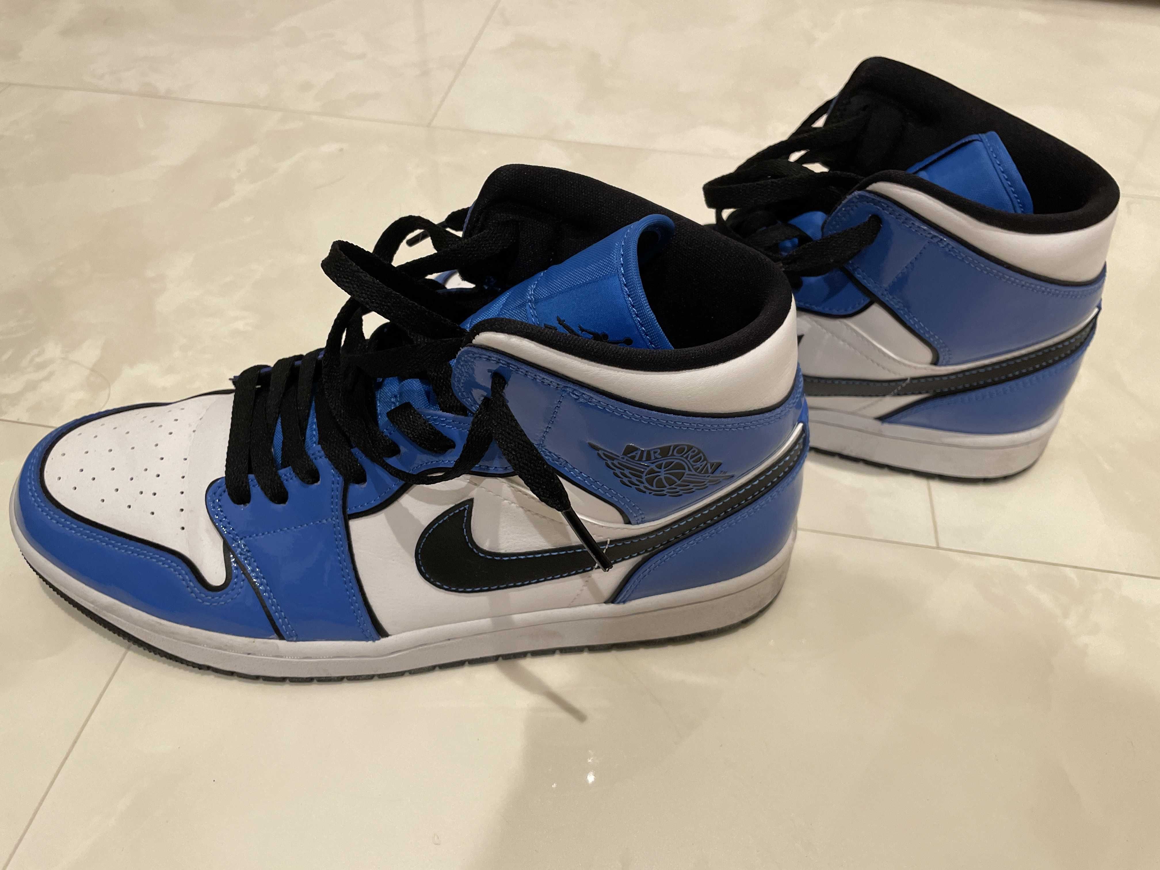Nike Air Jordan 1 Mid SE "Signal Blue"