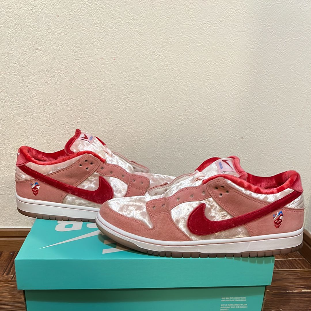 Strangelove × Nike SB Dunk Low "Valentine’s Day"