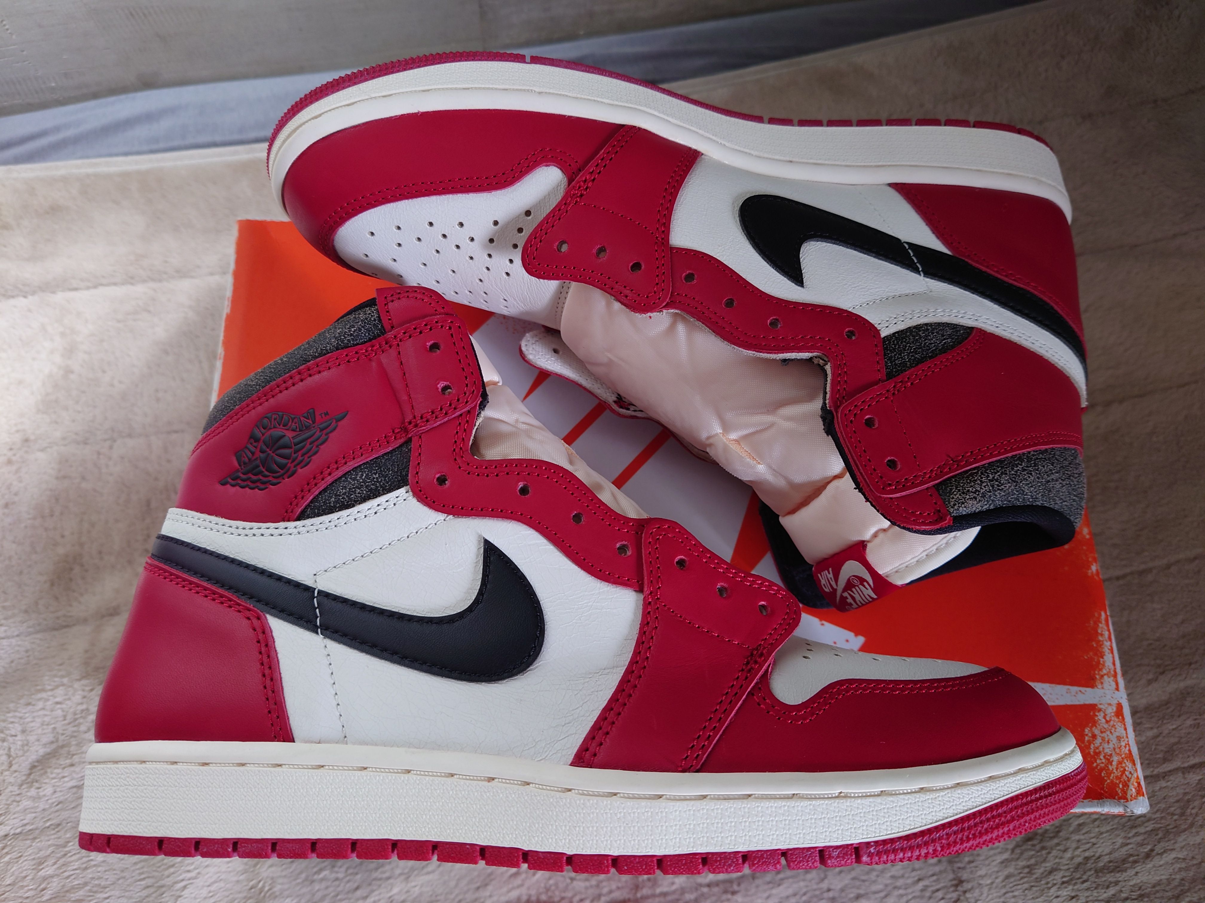 Nike Air Jordan 1 High OG "Lost & Found/Chicago"