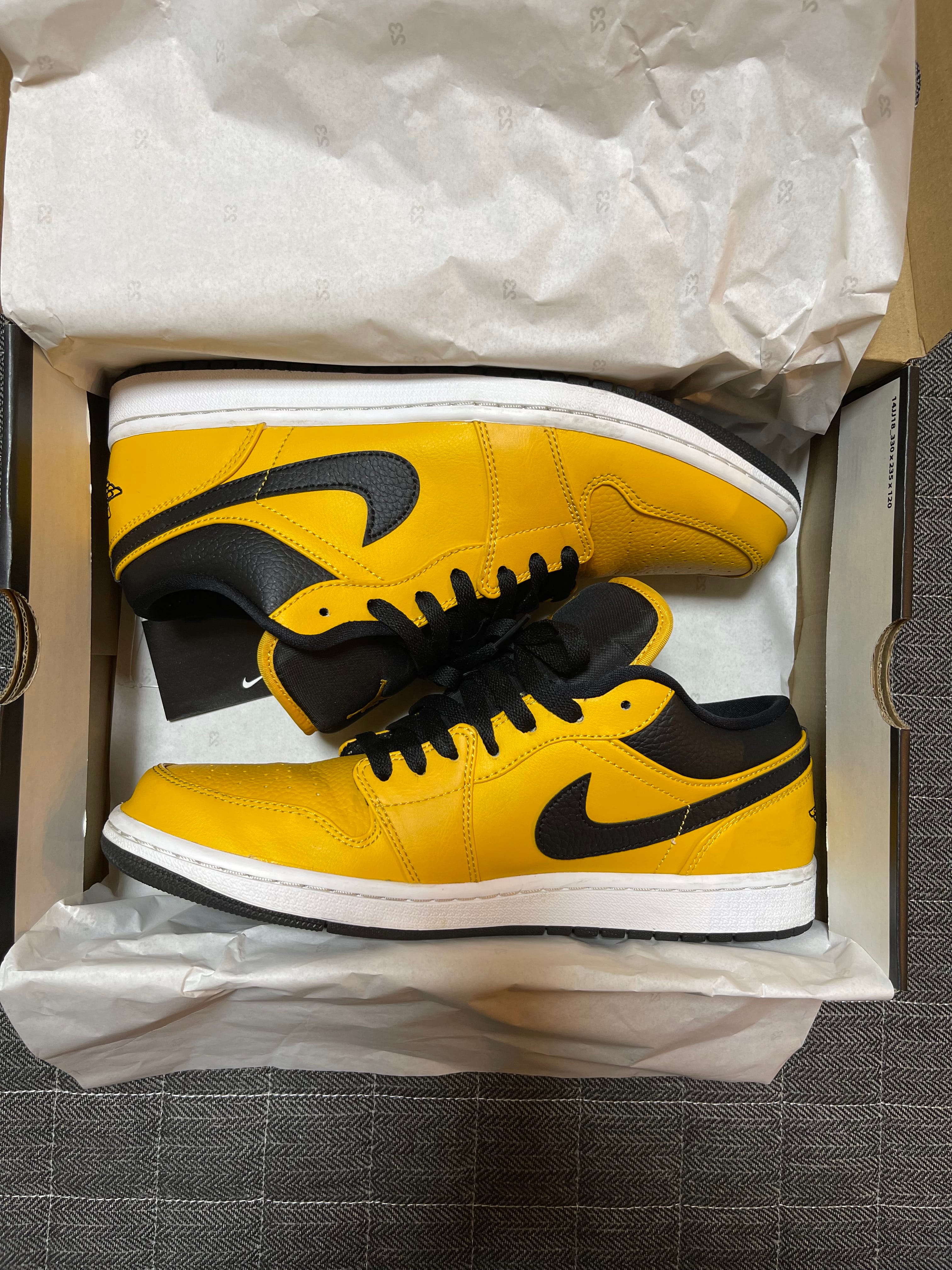 NIKE AIR JORDAN 1 LOW "UNIVERSITY GOLD"