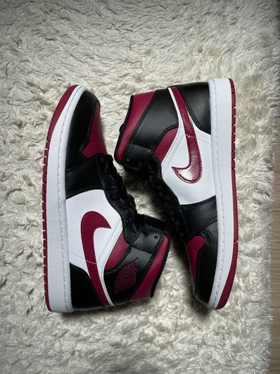 NIKE AIR JORDAN 1 MID "BLACK/RED/WHITE"