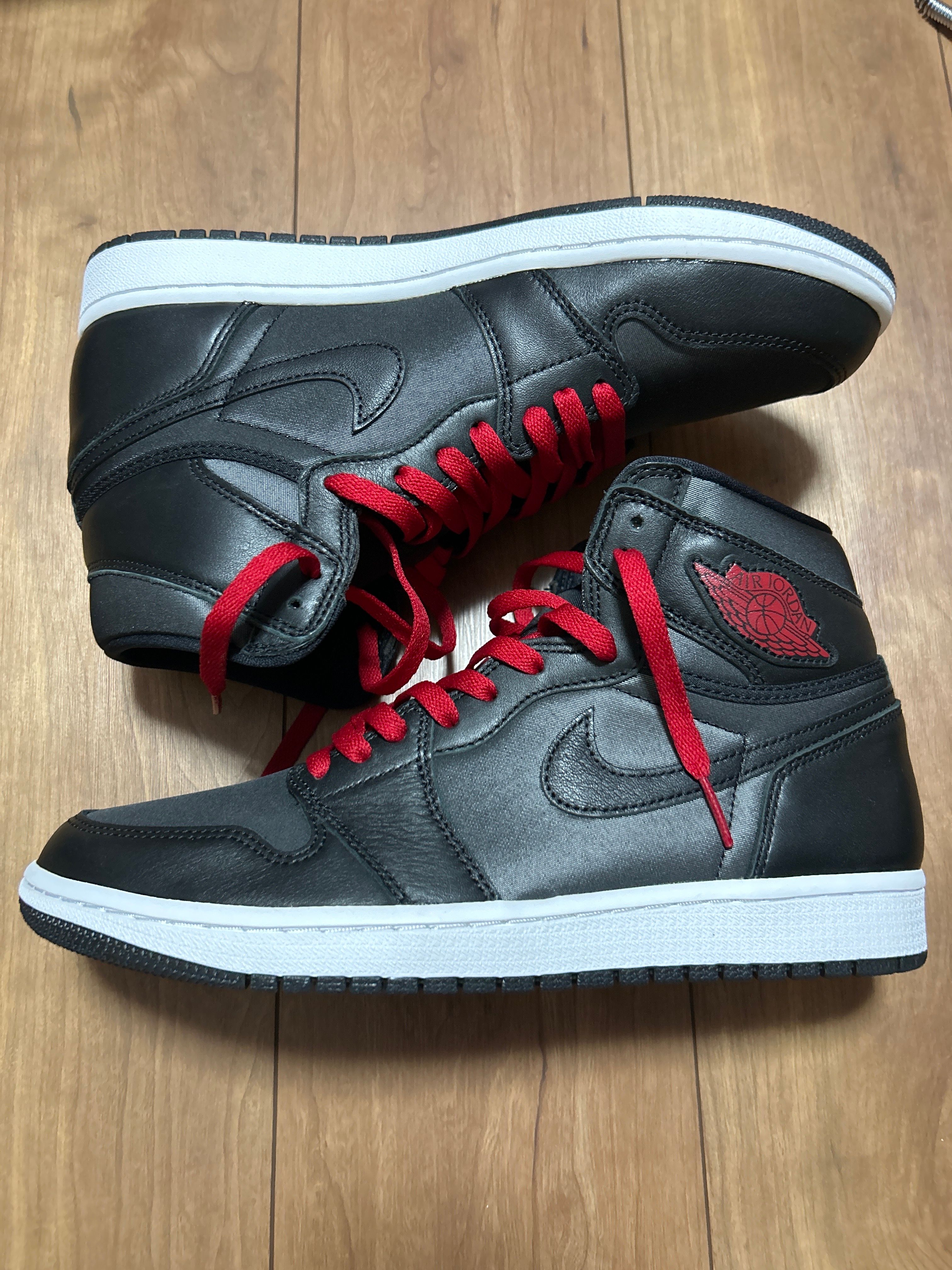 Nike Air Jordan 1 Retro High OG "Black/Metallic Silver/Gym Red"