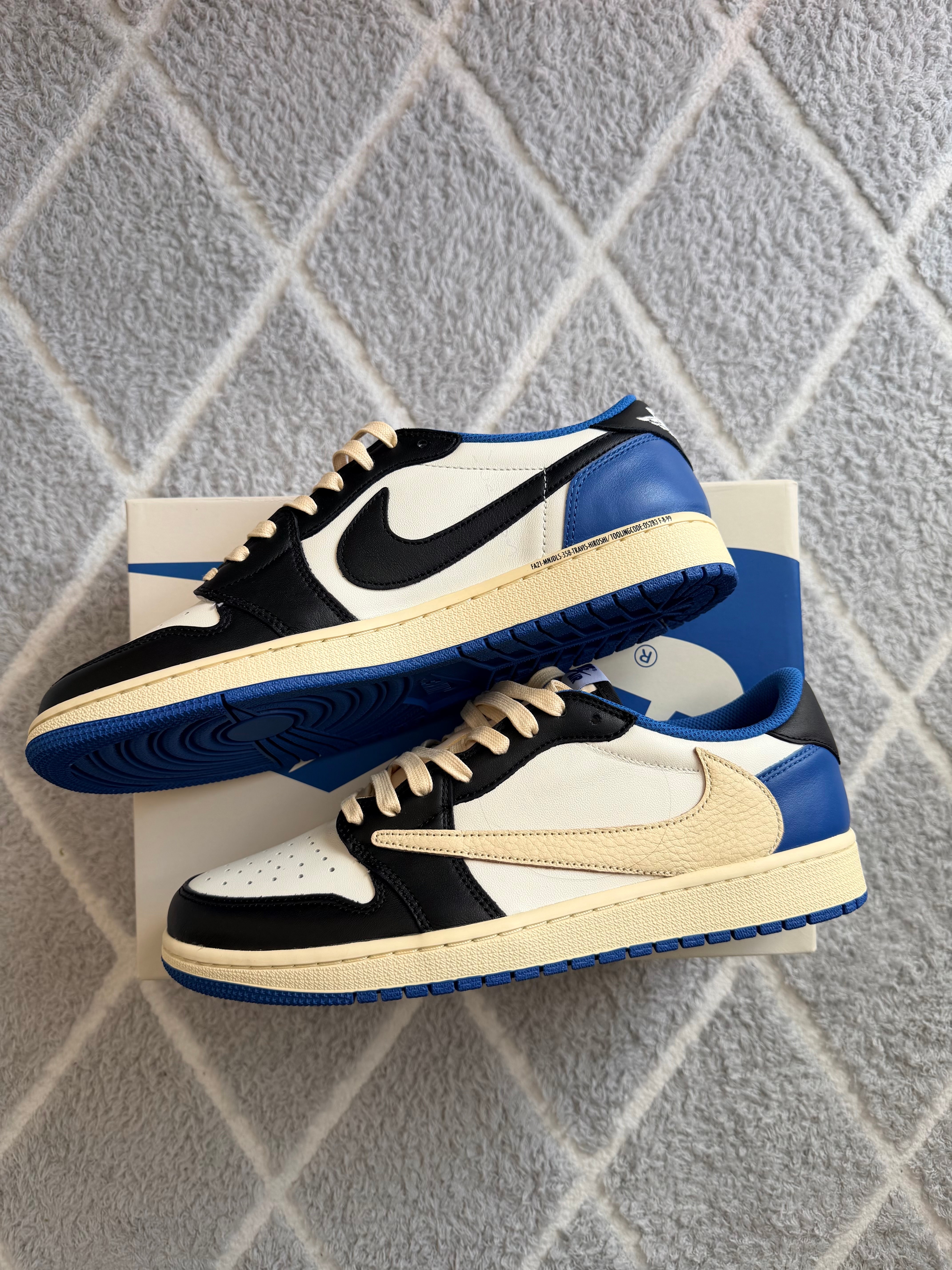 Travis Scott × fragment design × Nike Air Jordan 1 Low OG SP "Military Blue"
