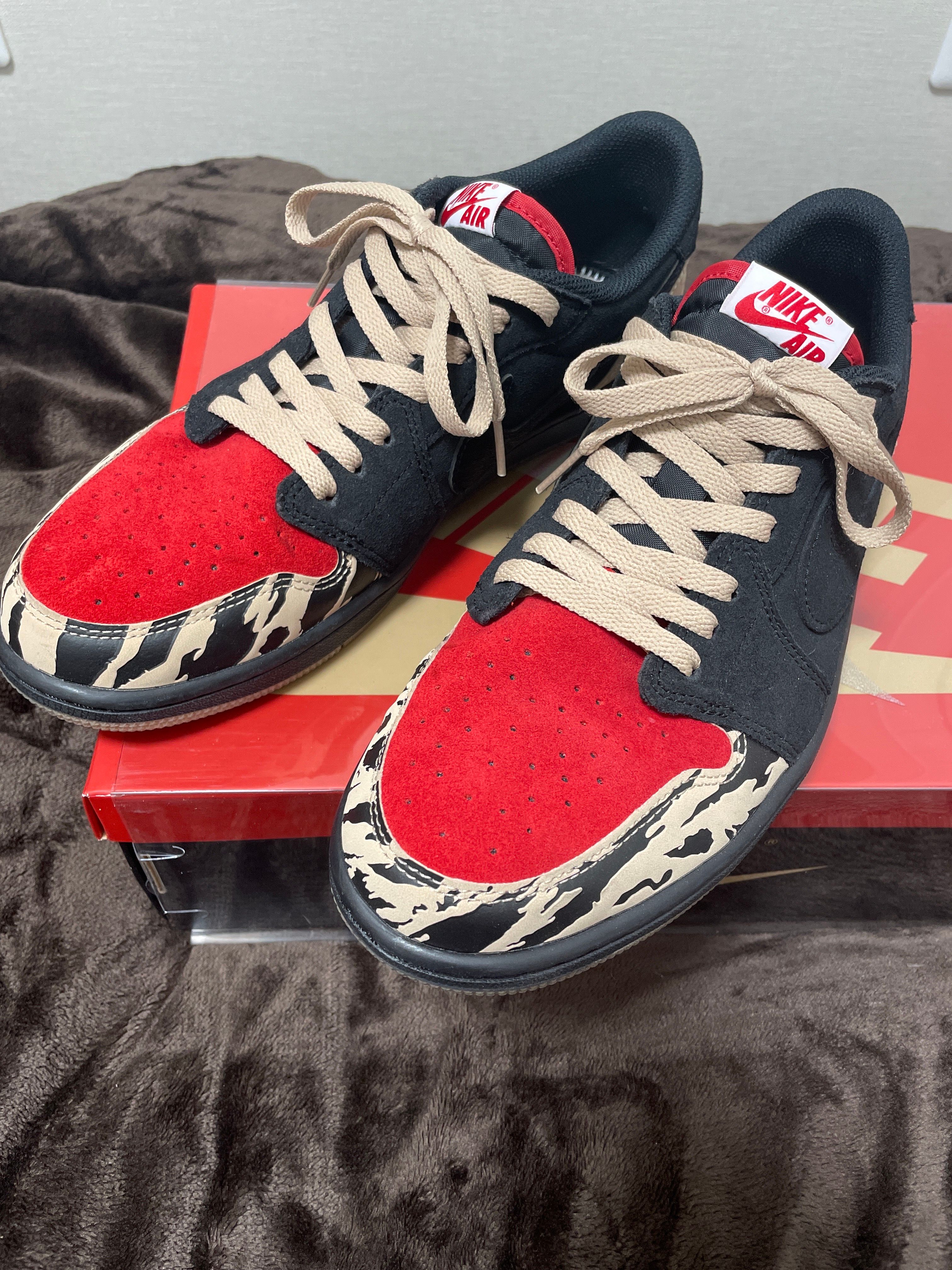 Sole Fly × Nike Air Jordan 1 Low "Black and Sport Red"