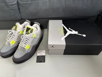 Nike Air Jordan 4 Retro LE "Neon"