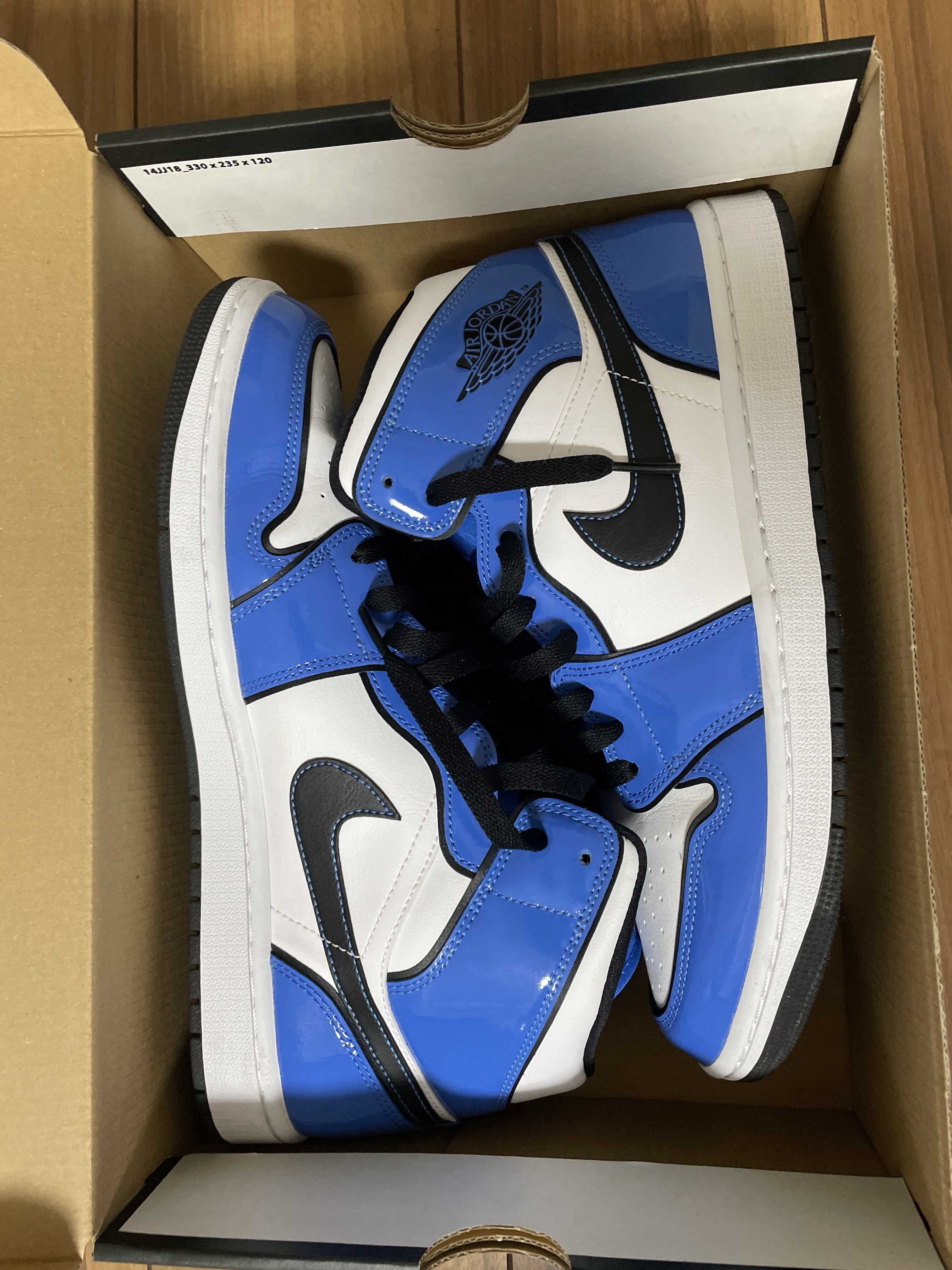 Nike Air Jordan 1 Mid SE "Signal Blue"