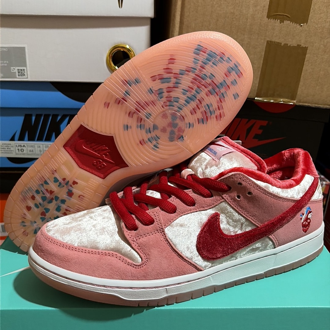 Strangelove × Nike SB Dunk Low "Valentine’s Day"
