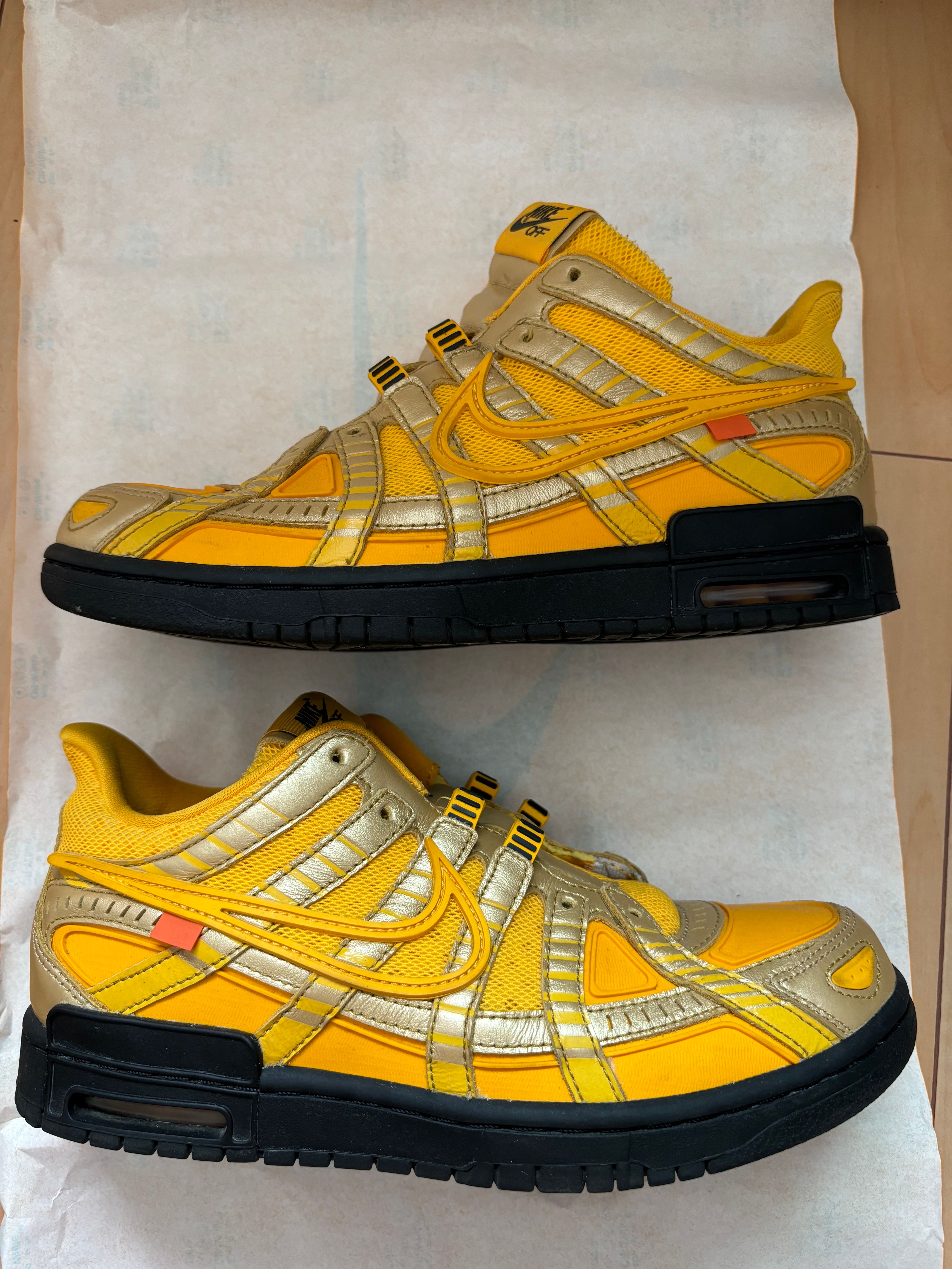 Off-White × Nike Air Rubber Dunk "University Gold" 
