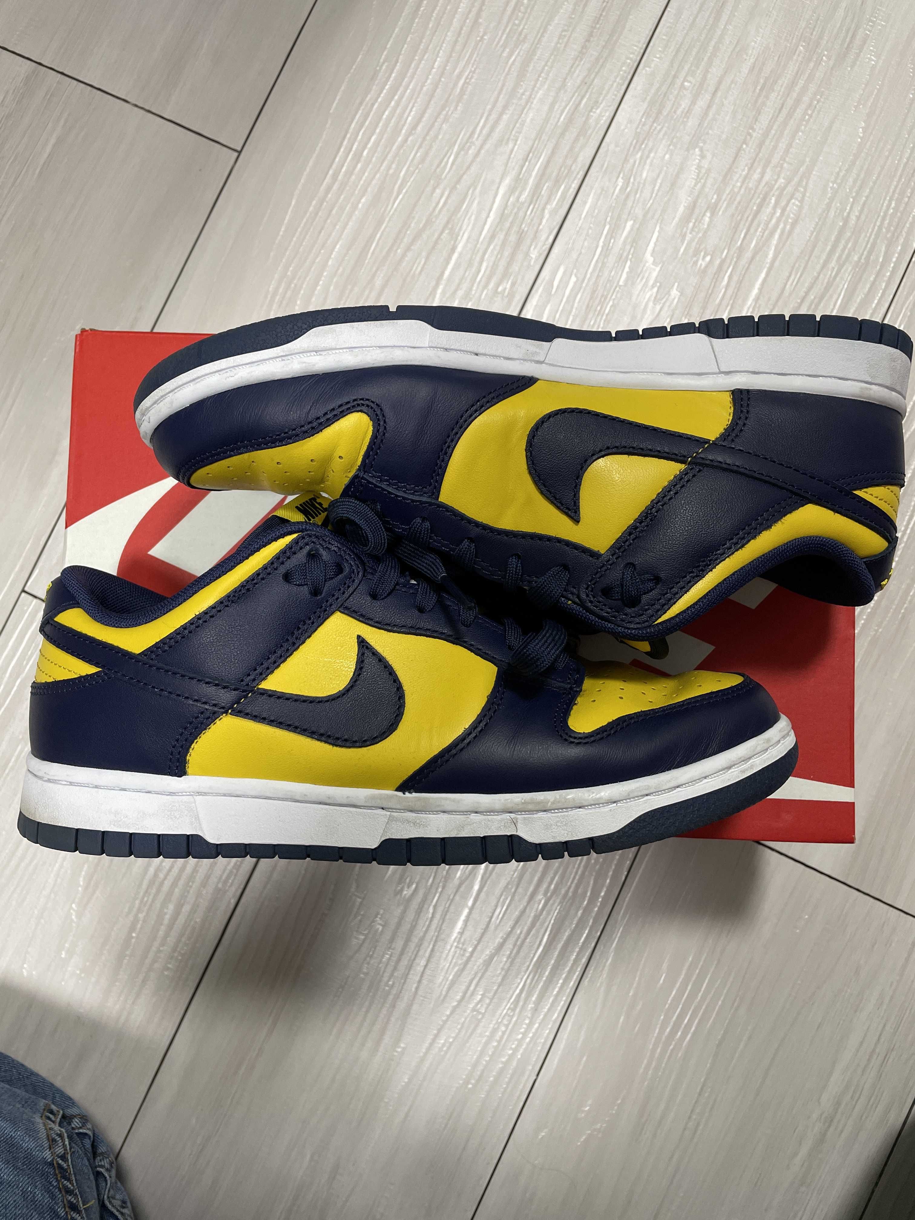 Nike Dunk Low "Michigan"