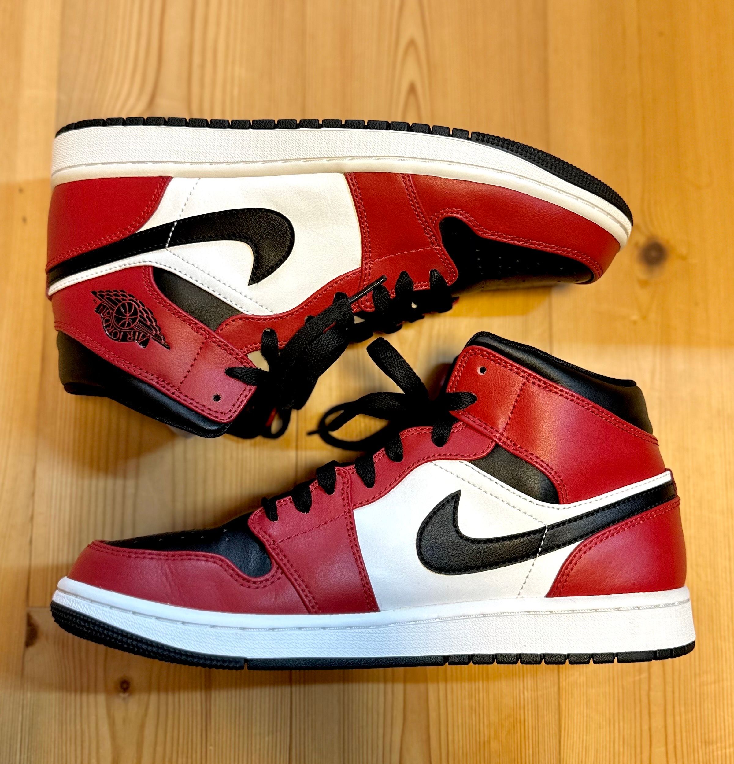 Nike Air Jordan 1 Mid "Chicago Black Toe"